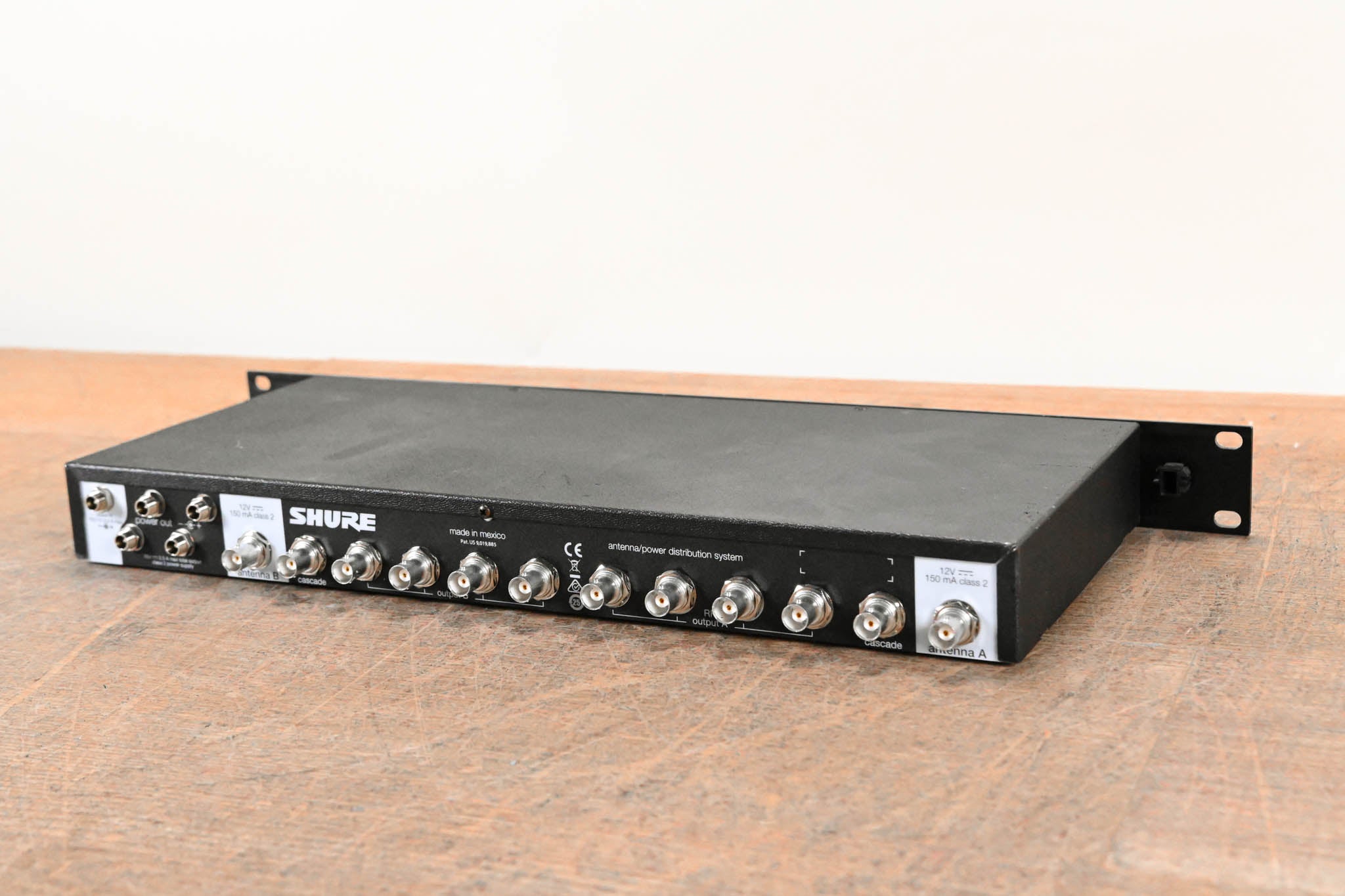 Shure UA844+SWB UHF Wideband Antenna Distribution System NO POWER SUPPLY