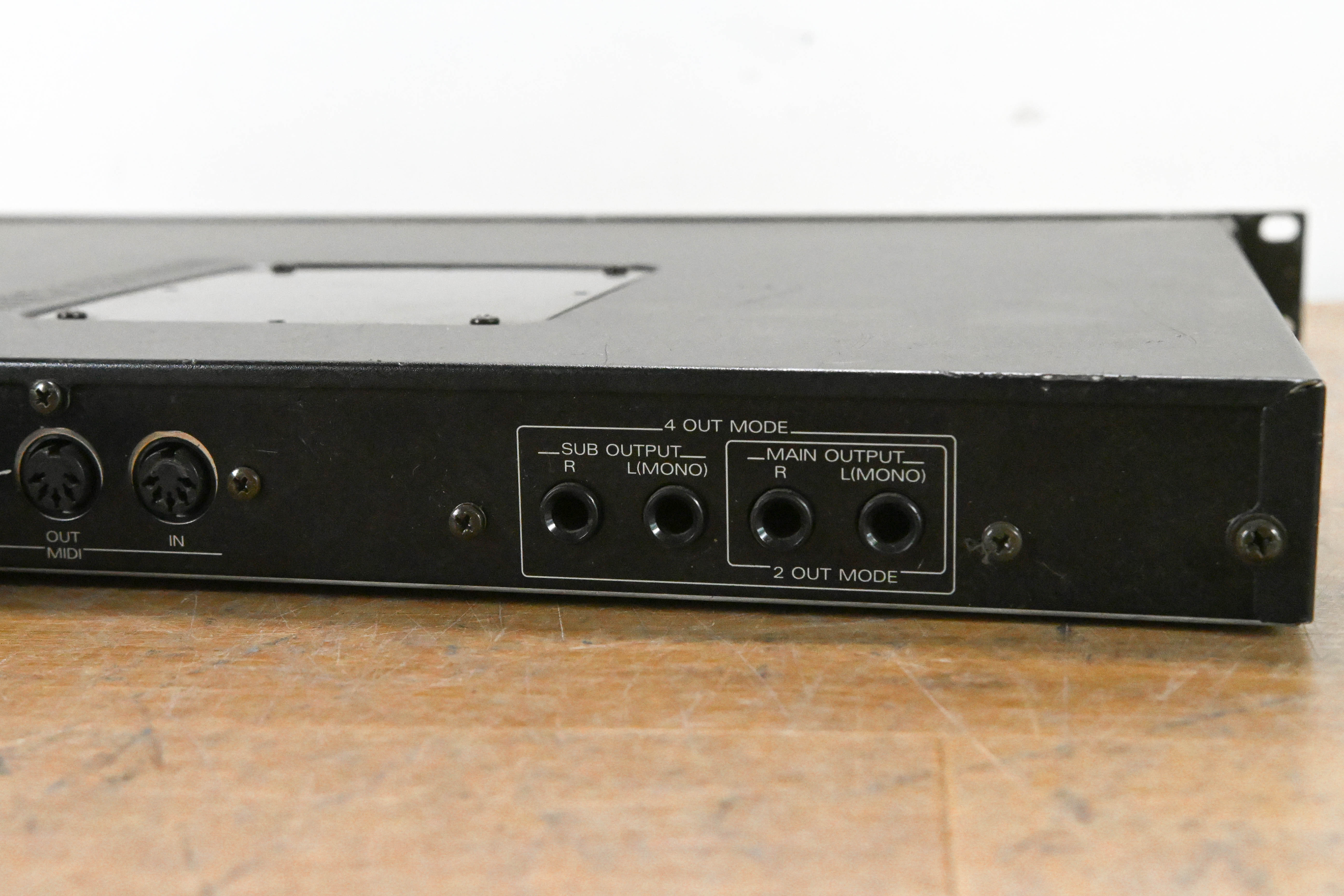 Roland JV-880 Multi Timbral Synthesizer Module