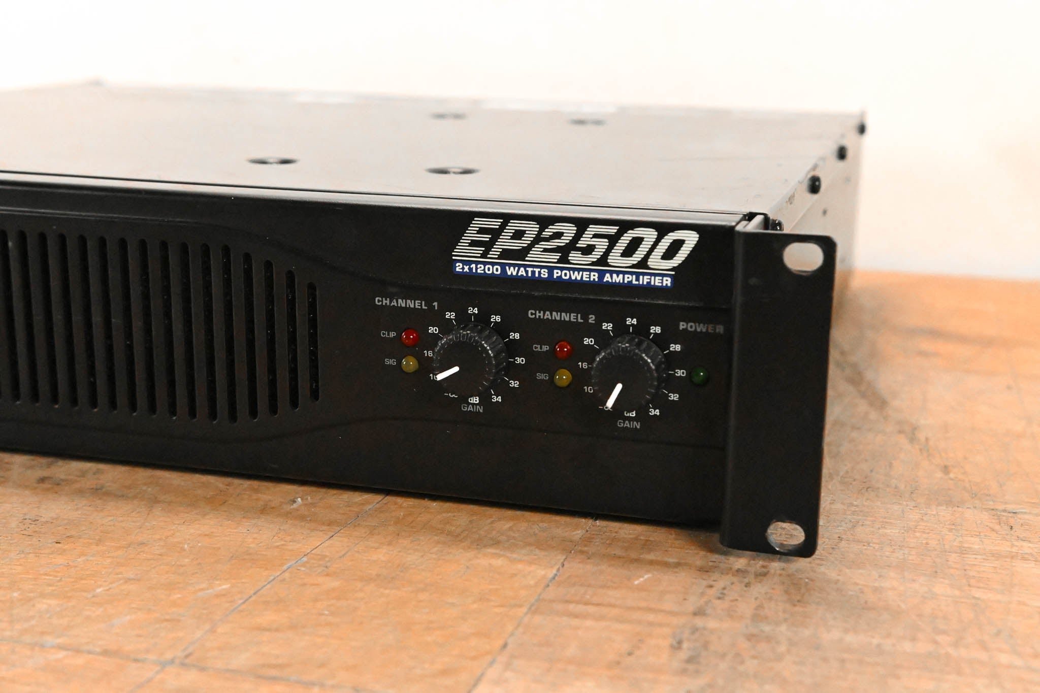Behringer Europower EP2500 2-Channel Power Amplifier