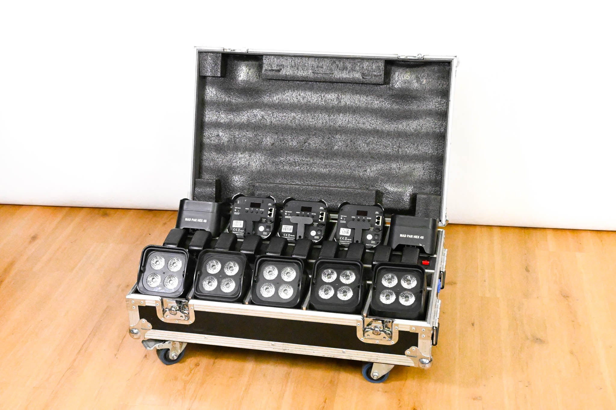 JMAZ Lighting MAD PAR HEX 4S Battery LED Uplight Kit w/ Charging Case