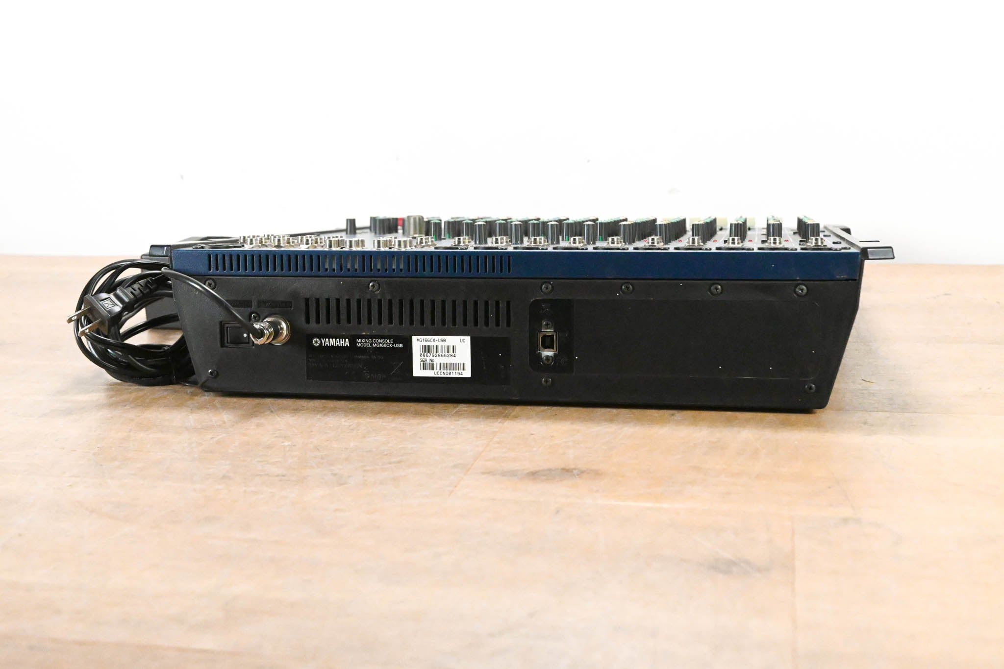 Yamaha MG166CX-USB 16-Channel 4-Bus Rack-Mountable Mixer with USB