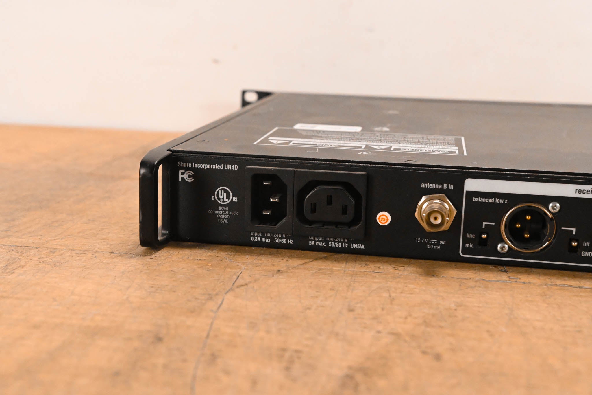 Shure UR4D Dual Wireless Receiver - G1 Band - 470-530 MHz