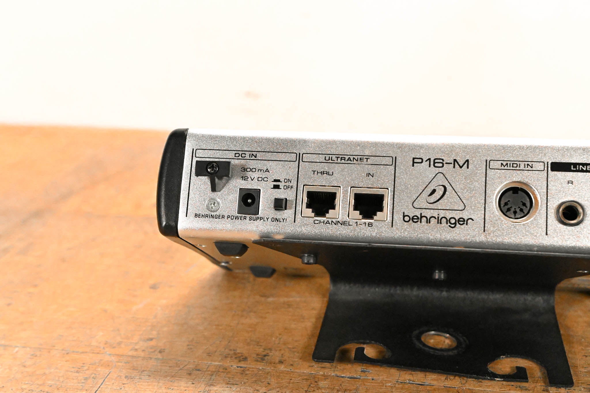 Behringer Powerplay P16-M 16-Channel Digital Personal Mixer