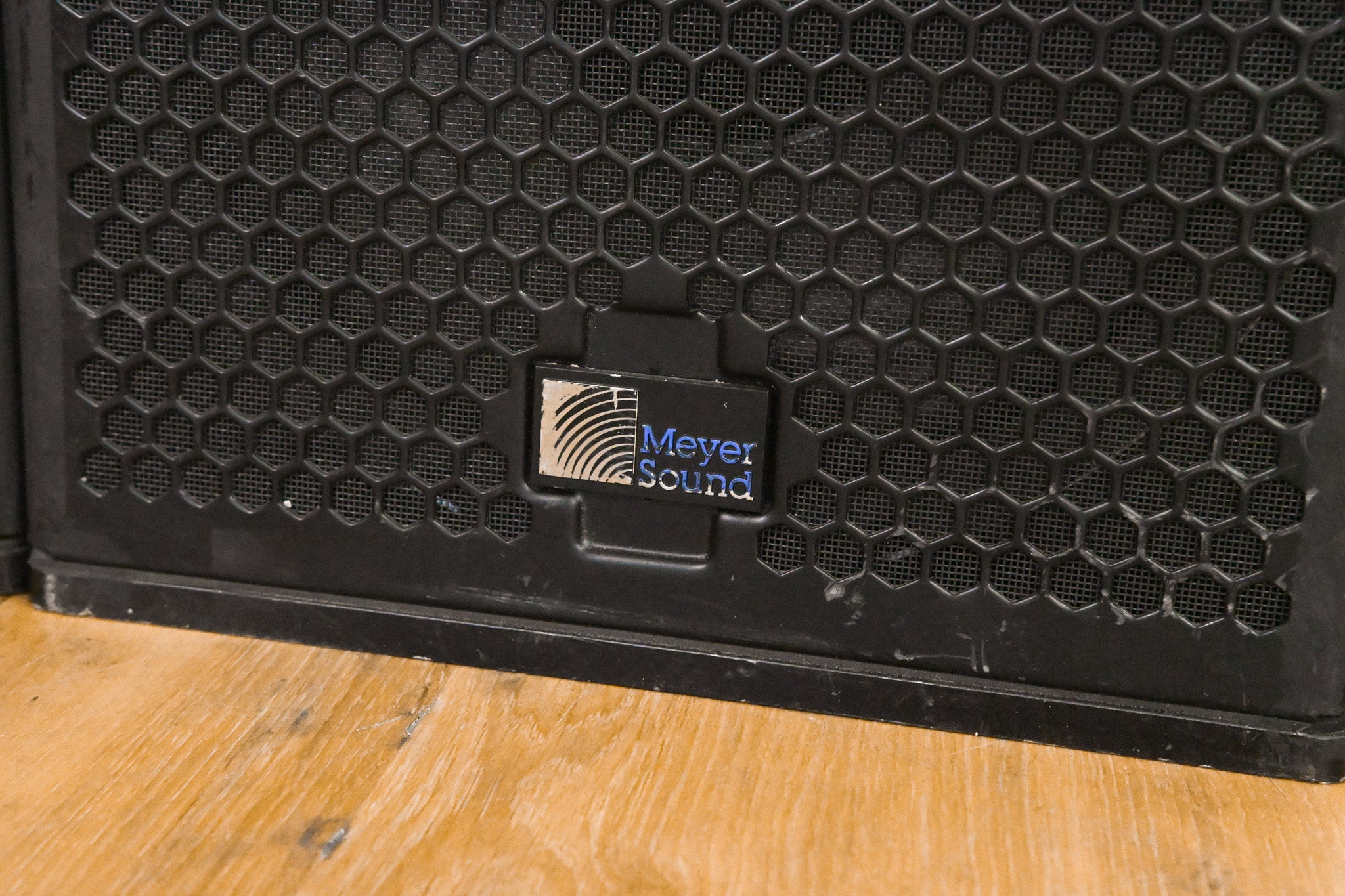 Meyer Sound UPJ-1P Compact VariO Loudspeaker (PAIR)