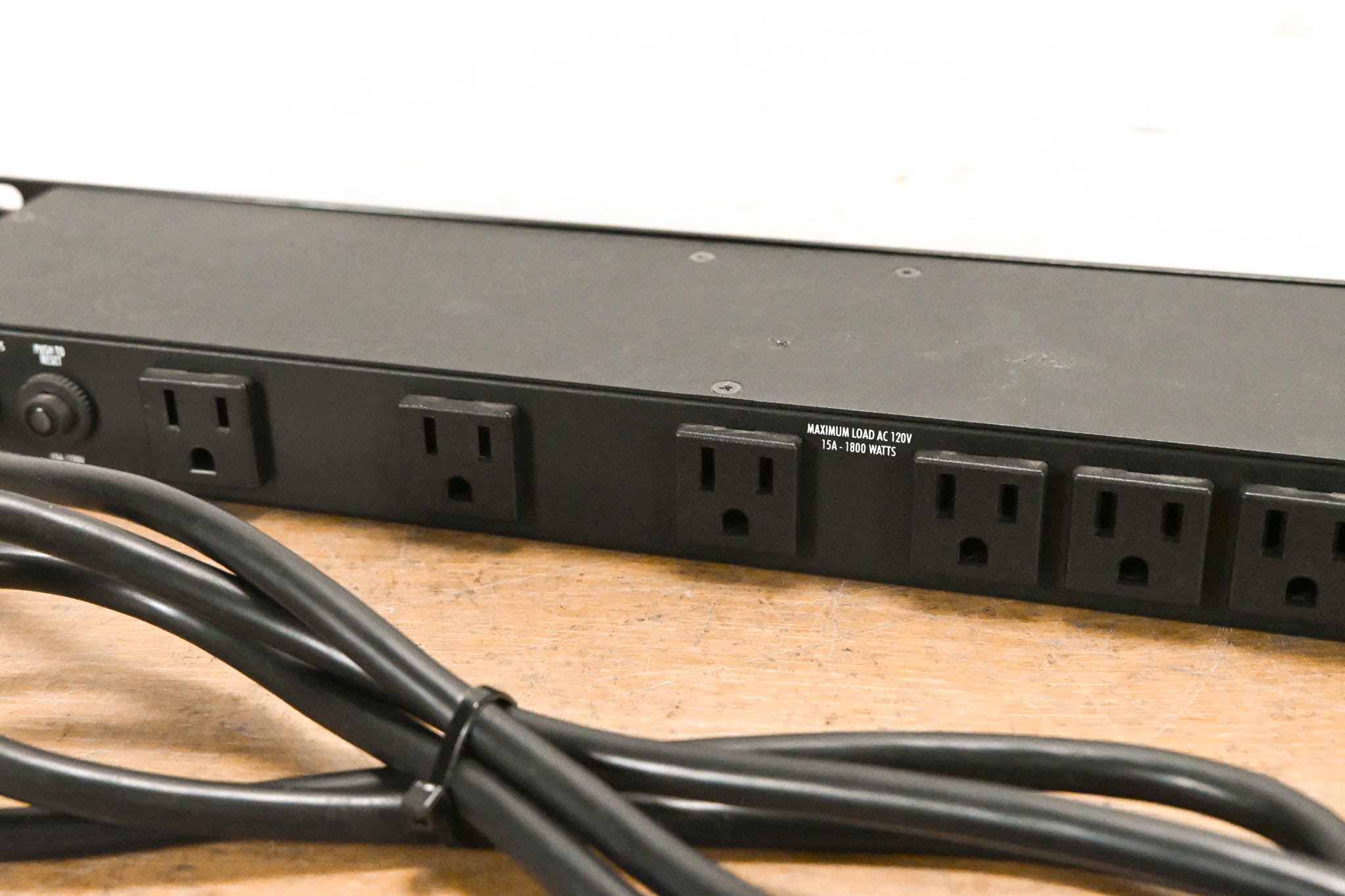 Furman M-8x2 8-Outlet Power Conditioner