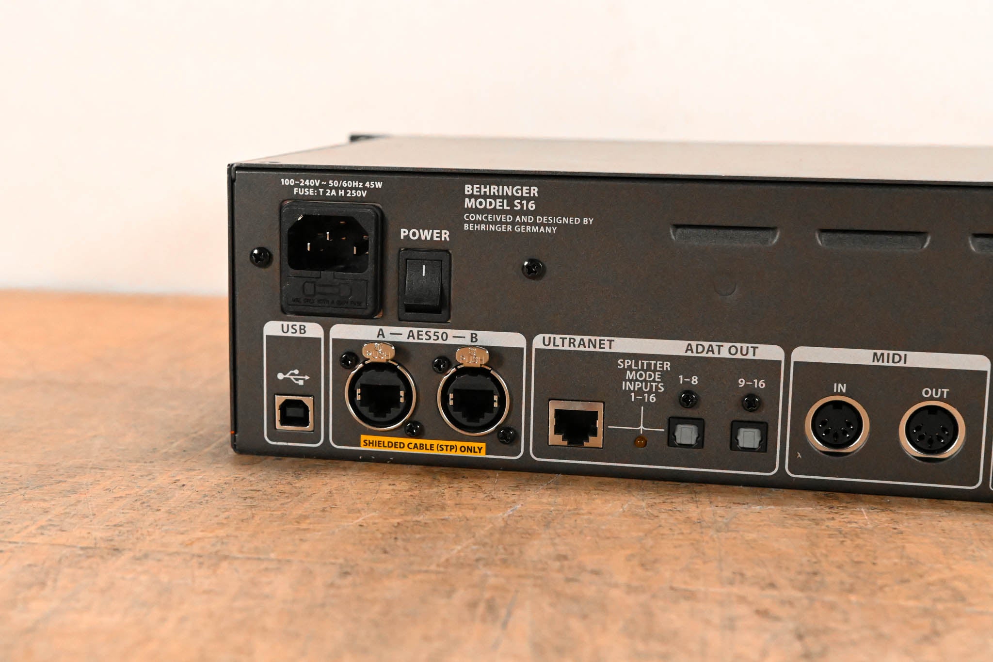 Behringer S16 16 x 8 Digital Stage Box