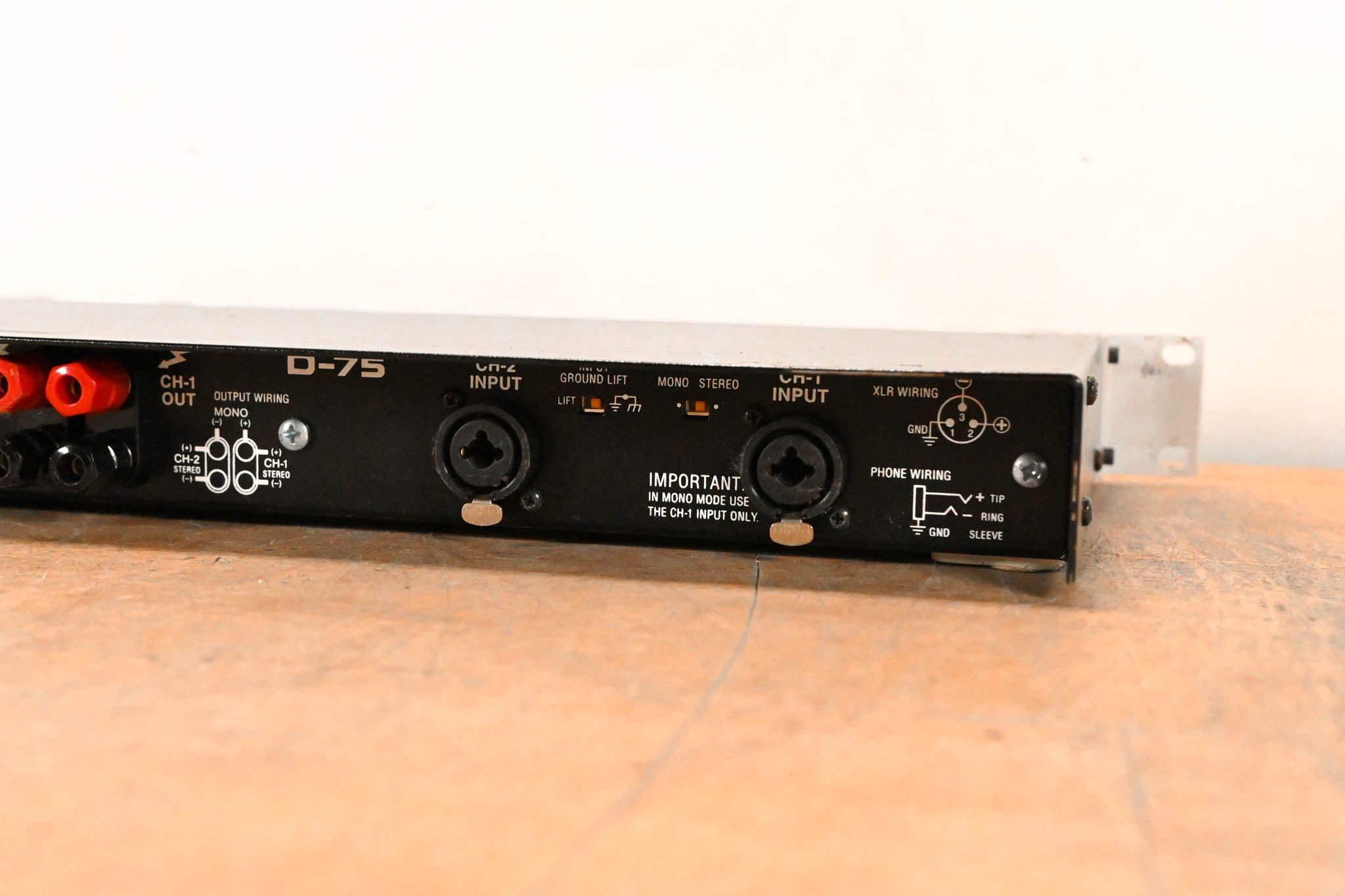 Crown D-75 2-Channel Power Amplifier