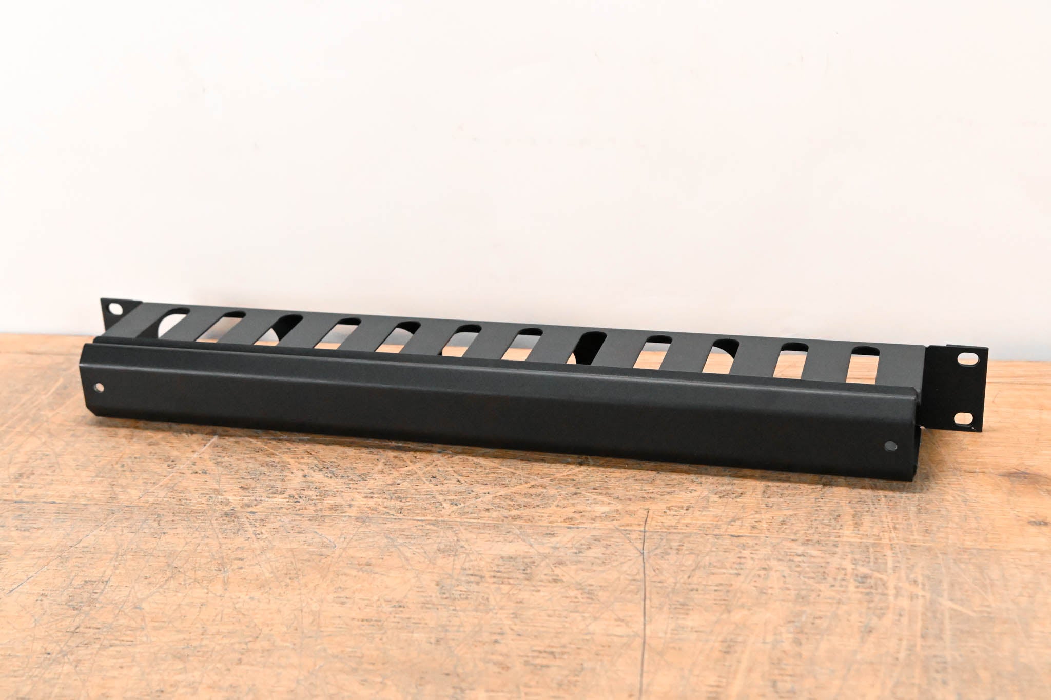 Gator Rackworks GRW-PNLCBLMNG1 1U Cable Management with Cap