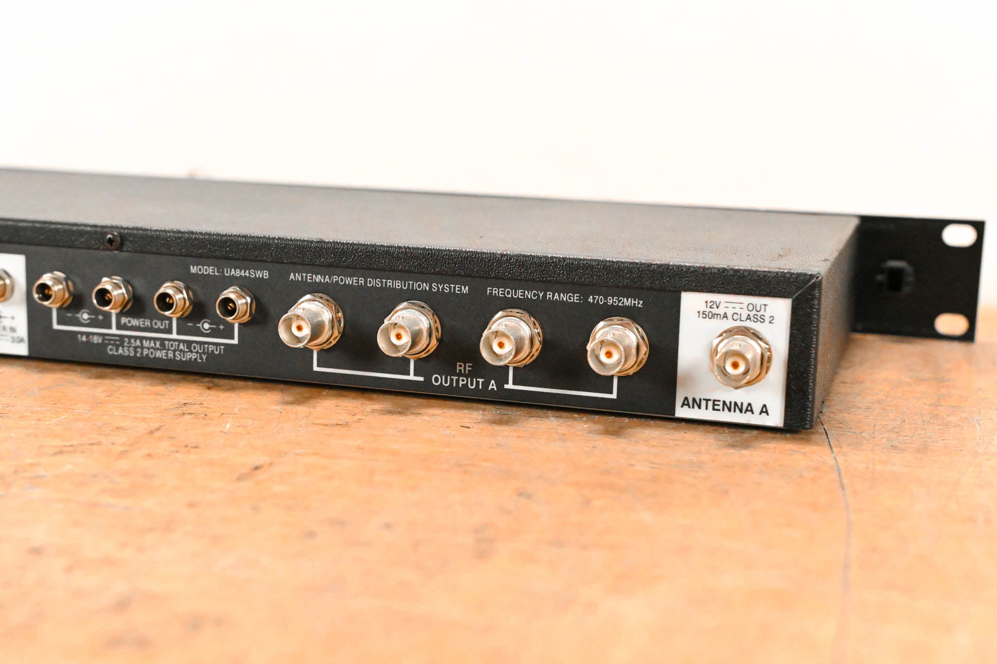 Shure UA844SWB Antenna Distribution System - 470-952 MHz NO POWER SUPPLY