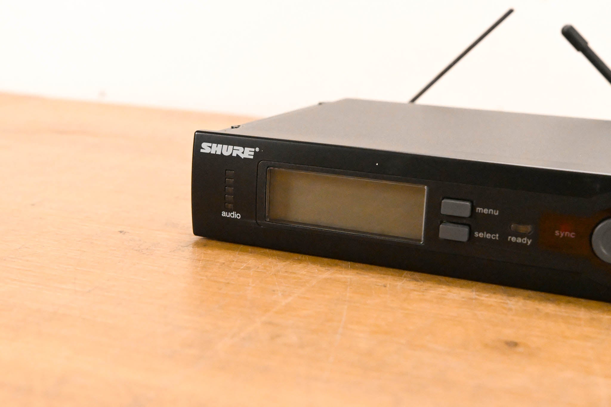 Shure SLX4 Wireless Receiver - H5 Band: 518-542 MHz (NO POWER SUPPLY)