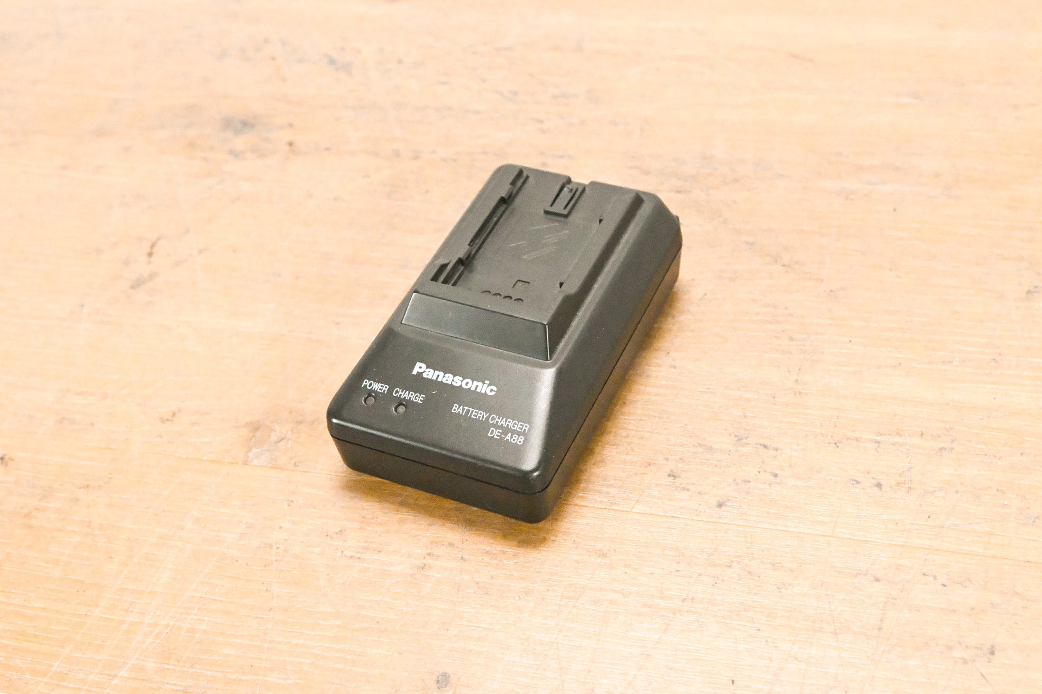 Panasonic DE-A88 Battery Charger (NO POWER SUPPLY)