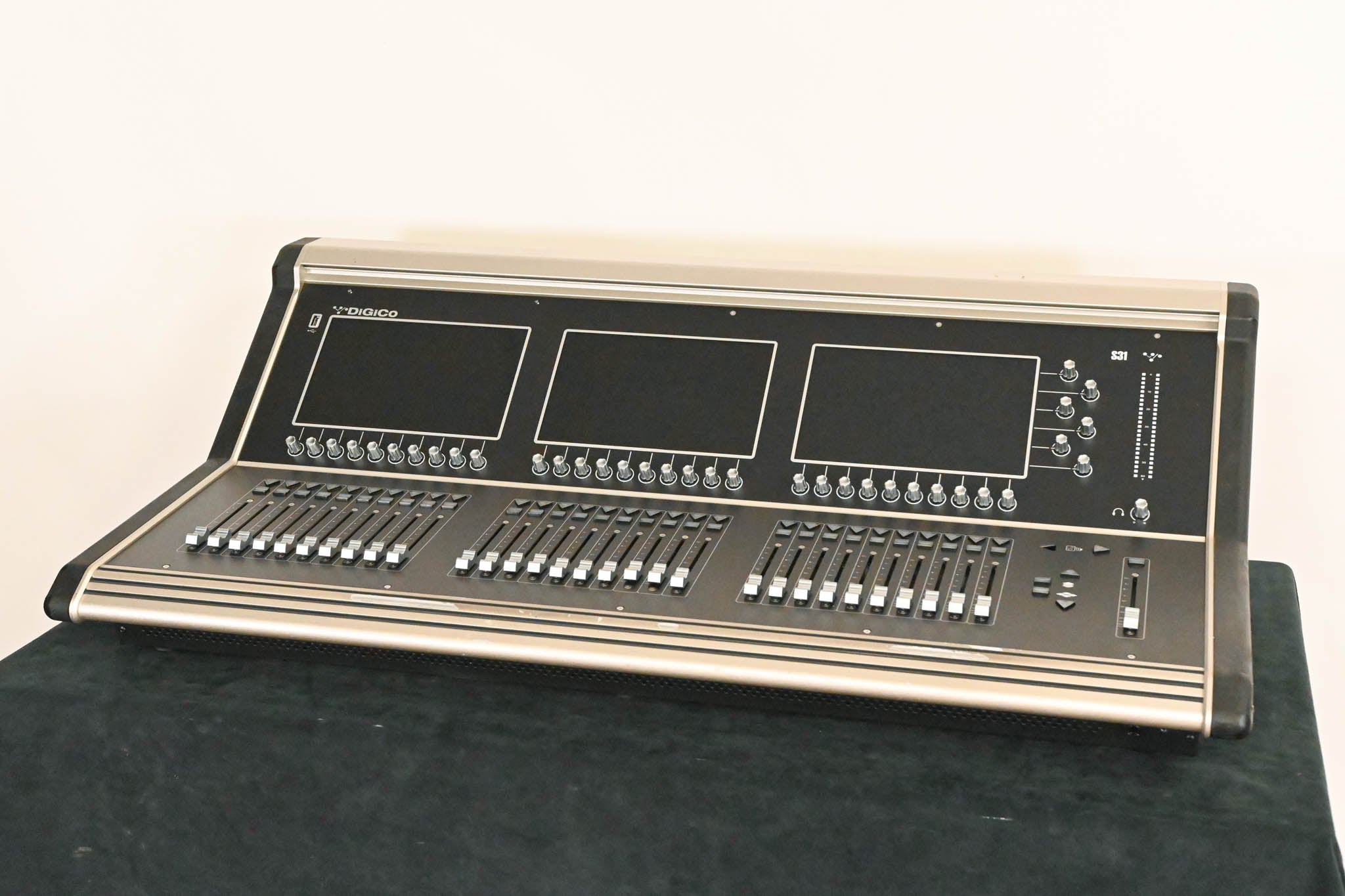 DiGiCo S31 48-Channel Digital Mixing Console