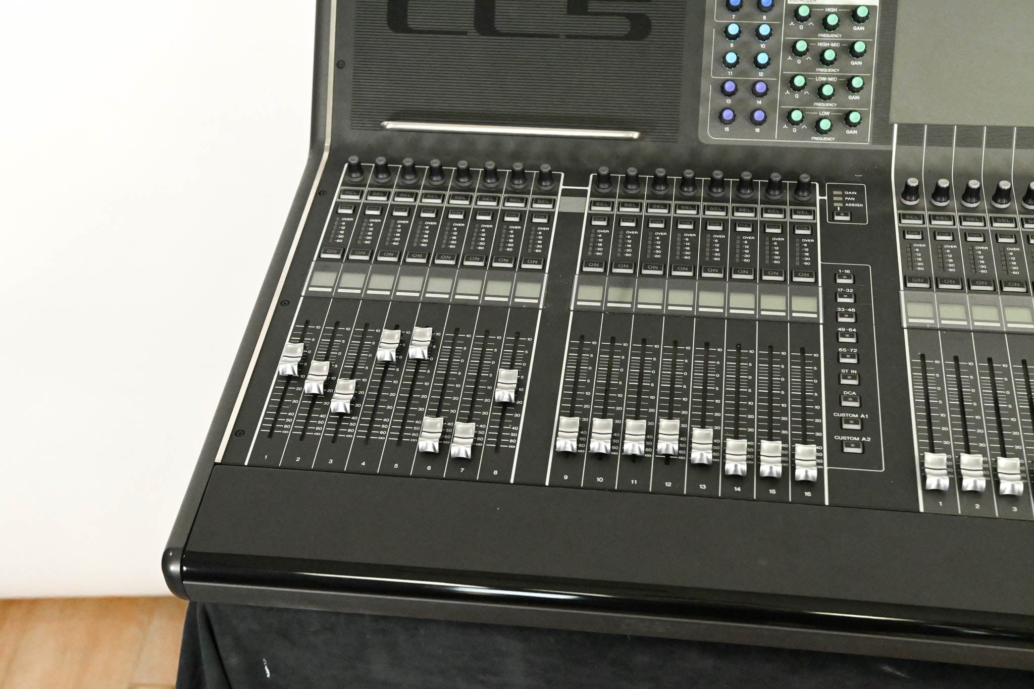 Yamaha CL5 72-Channel Digital Mixing Console