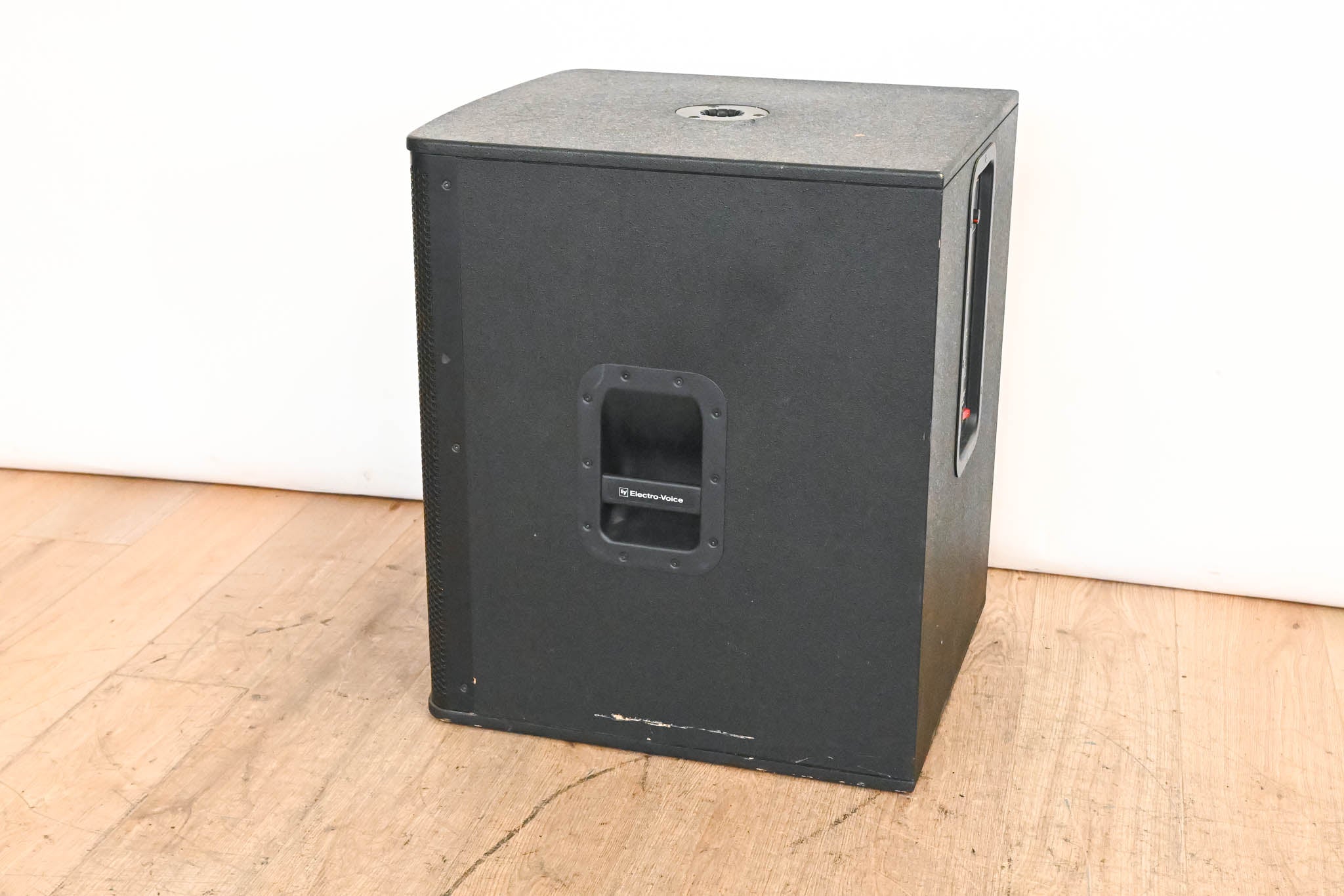 Electro-Voice (EV) ELX118P 700W 18" Powered Subwoofer