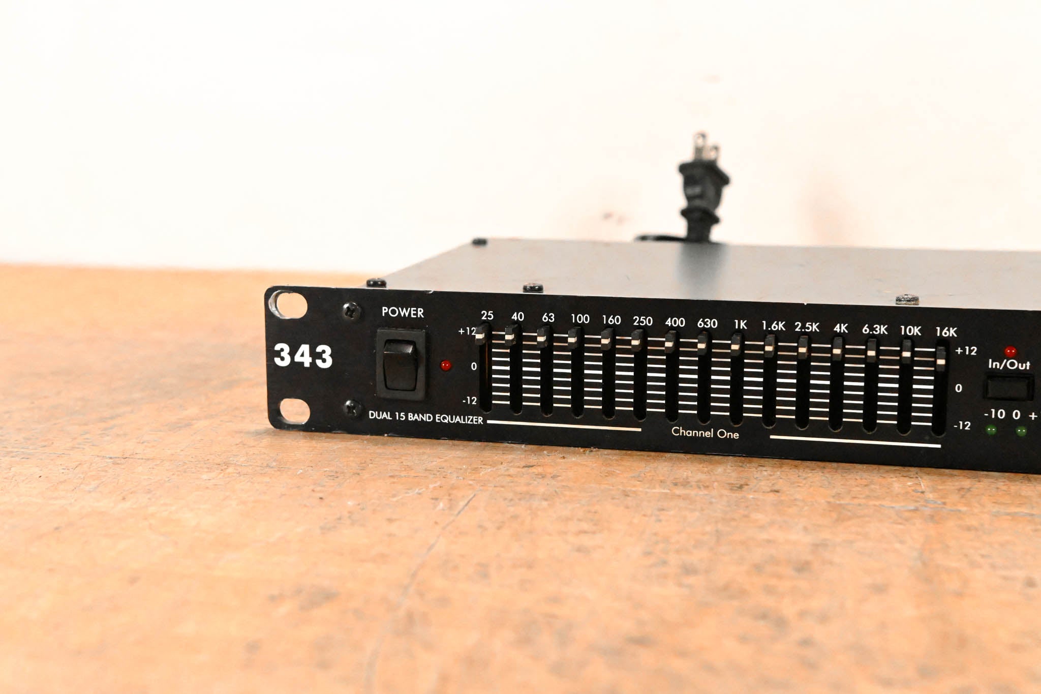 ART 343 Dual-Channel 15-Band Graphic Equalizer