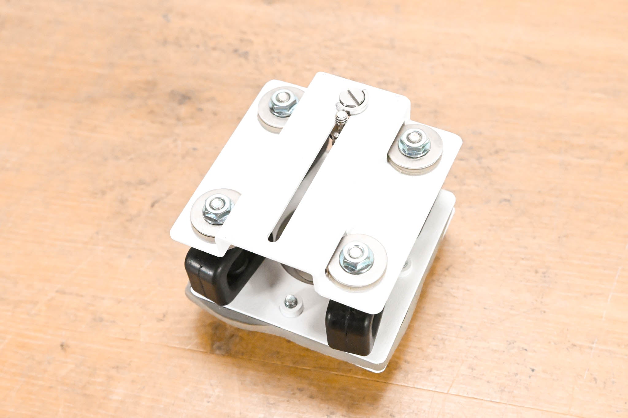 Nigel B Design NB UIM-MCA-W Anti-Vibration Multi-Camera Adapter, White