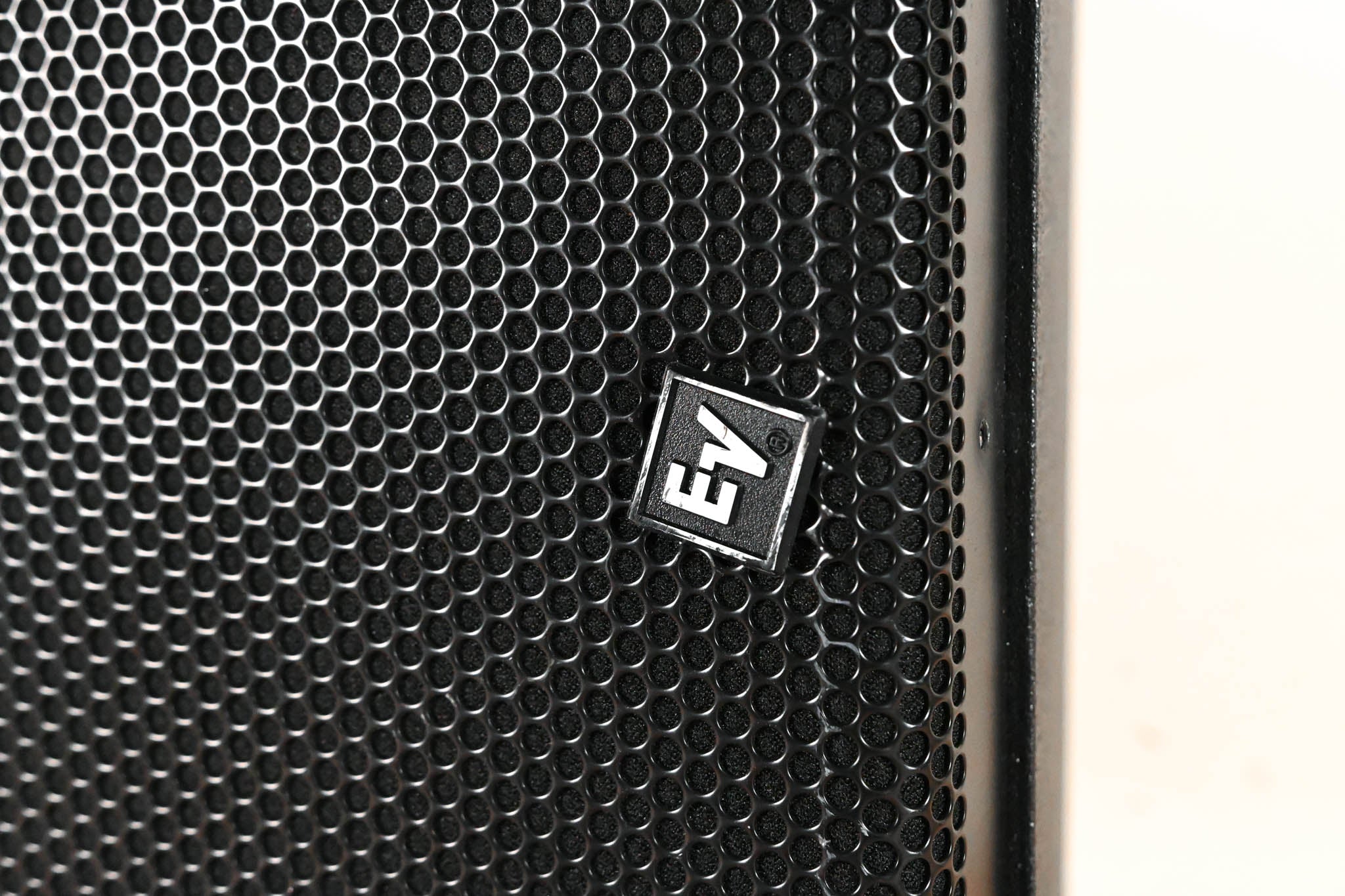 Electro-Voice (EV) Xi-1082 X-Array Install 2-Way Full-Range Loudspeaker