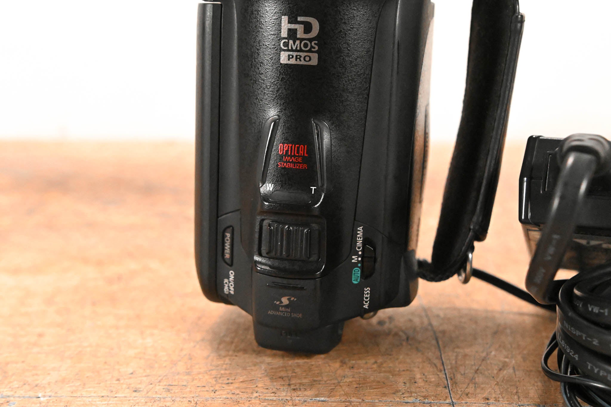 Canon Vixia HF G10 Full HD Camcorder w/HD CMOS Pro + 32GB Internal Flash