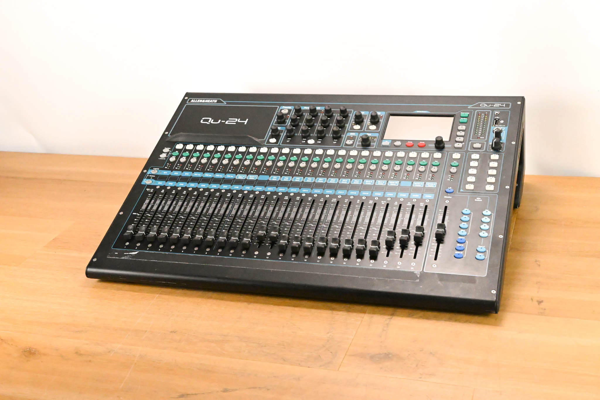 Allen & Heath Qu-24 24-Channel Digital Mixing Console