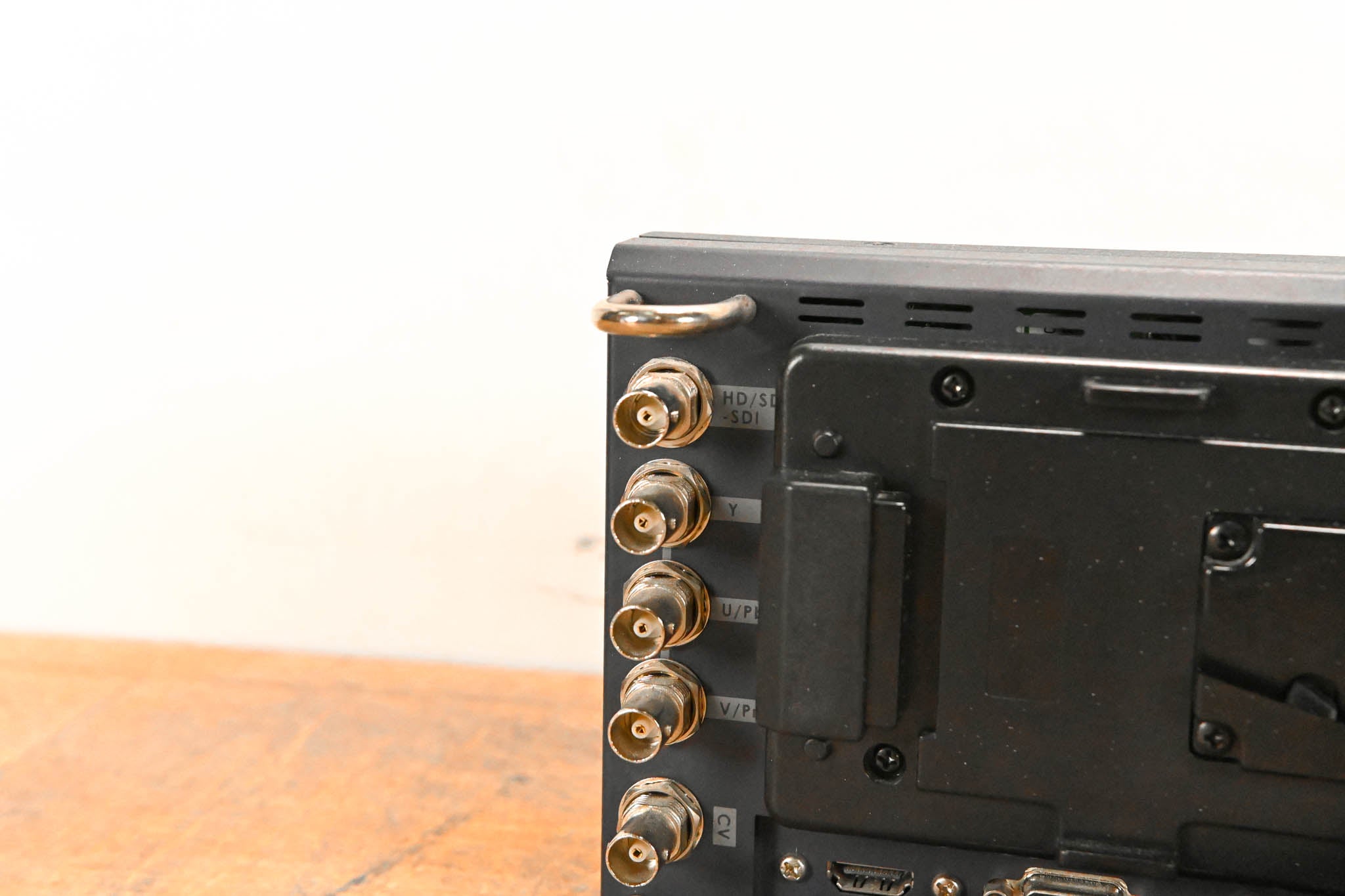 Datavideo TLM-700HD 7" HD/SD TFT LCD Monitor w/ V-Mount Battery Adapter