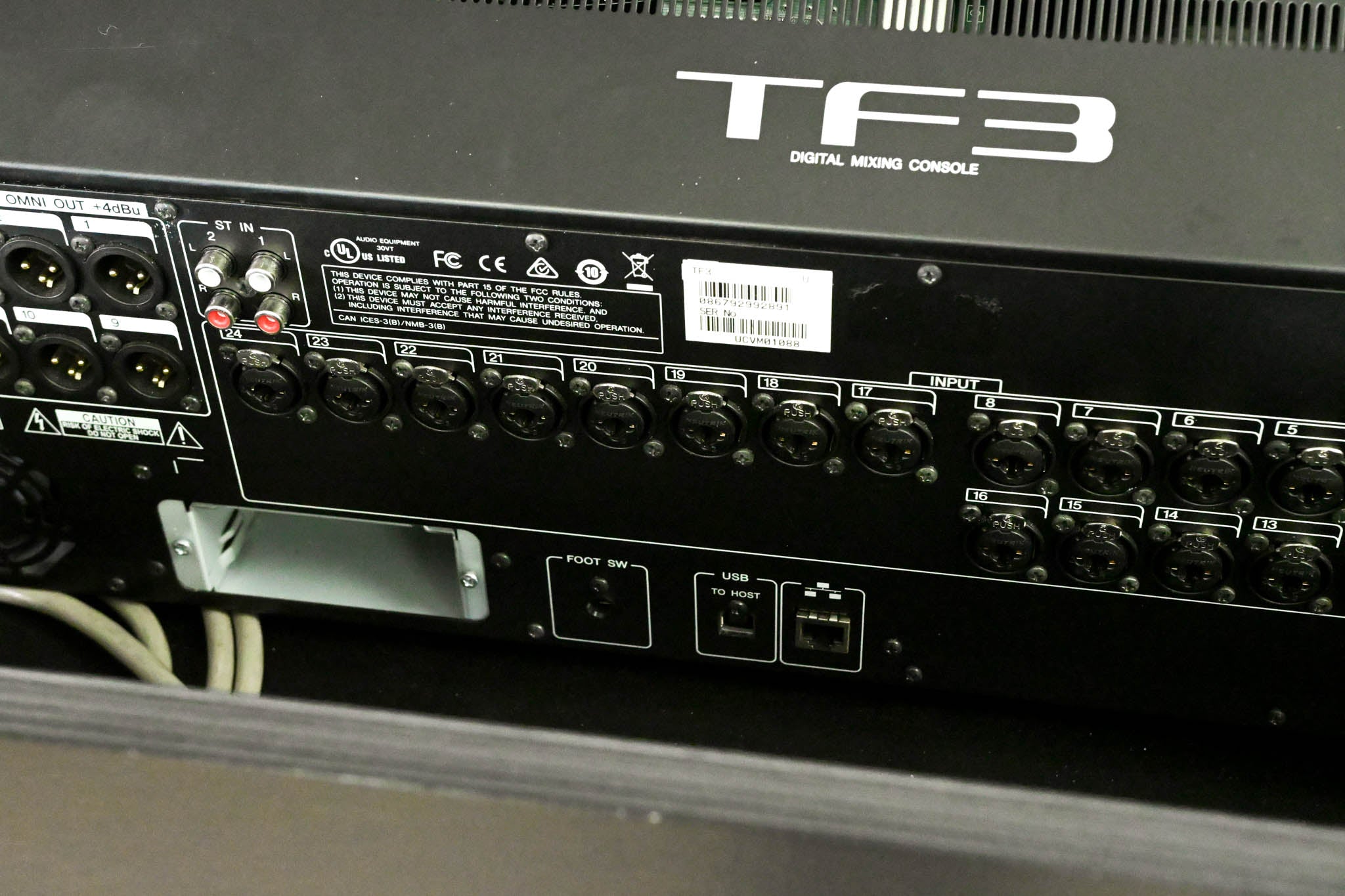 Yamaha TF3 24-Channel Digital Audio Mixer with Road Case