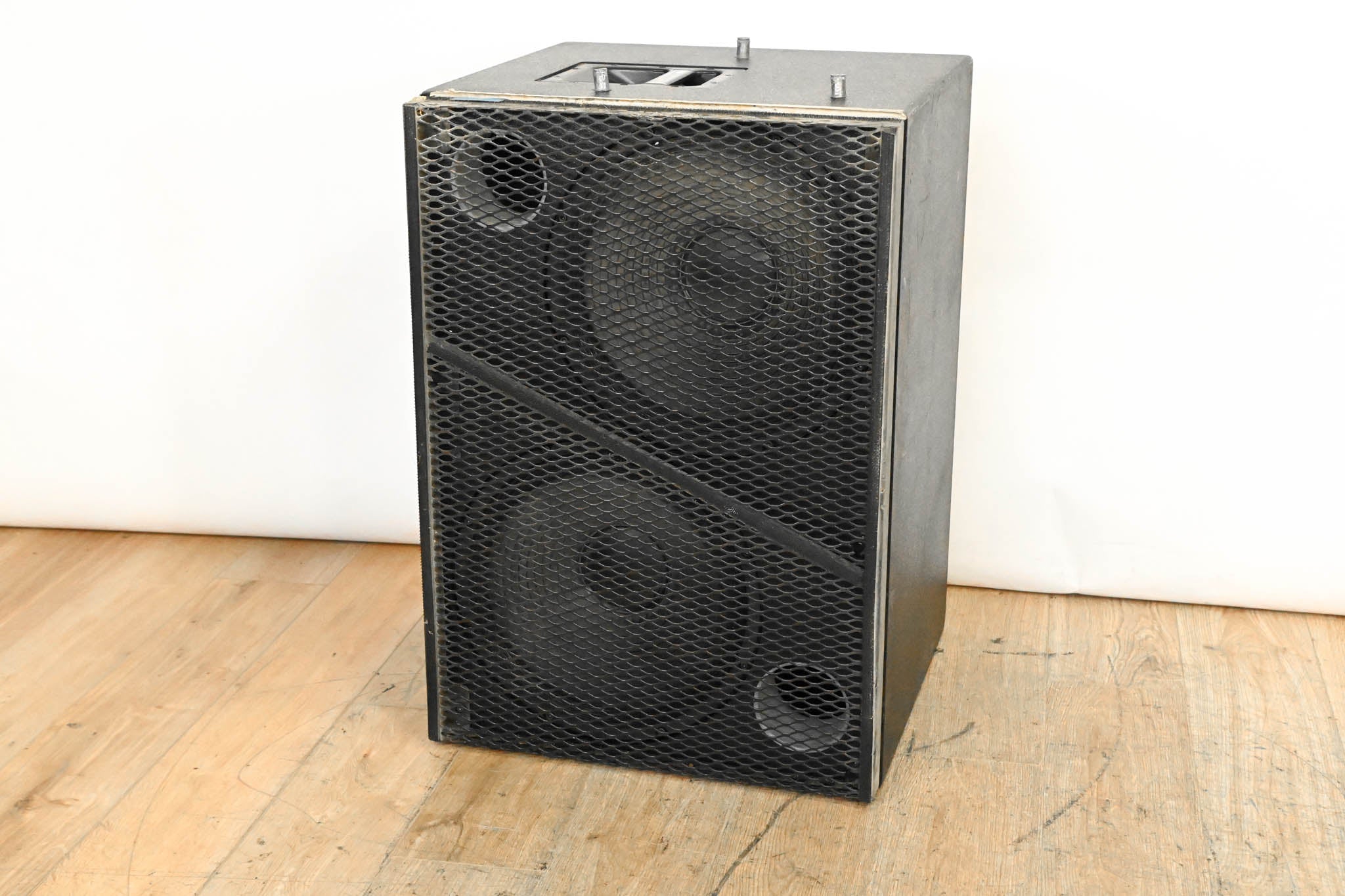 Meyer Sound UltraSeries USW-1 Dual 15" Passive Subwoofer
