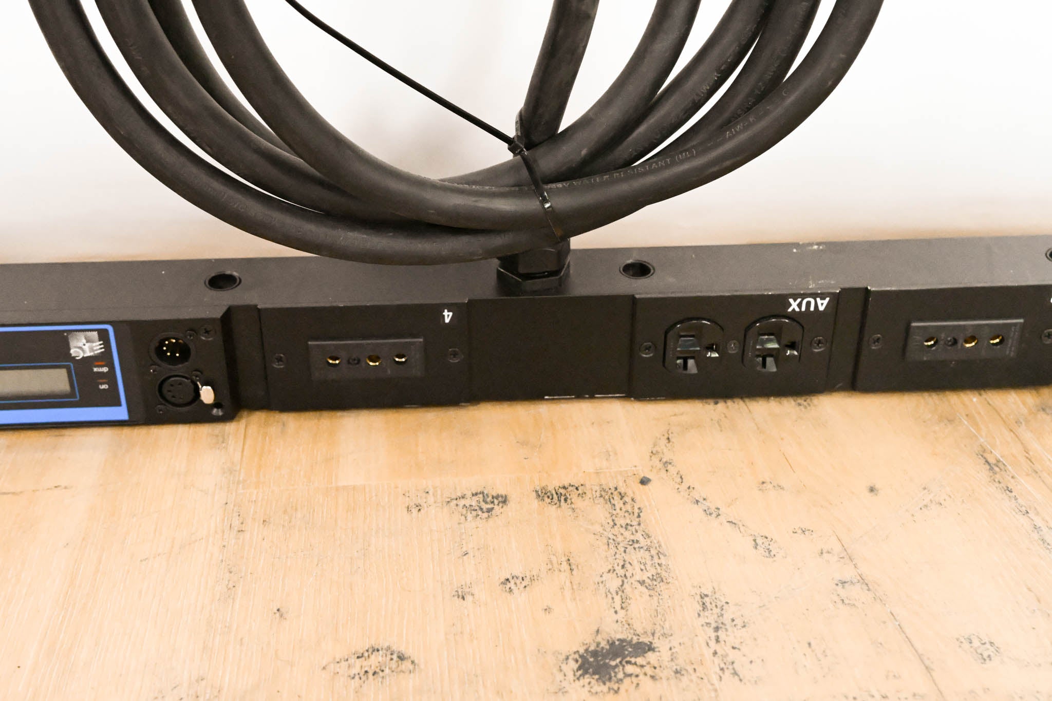 ETC SB6-10M 6 x 10A (1200W) SmartBar with Stage Pin Connectors