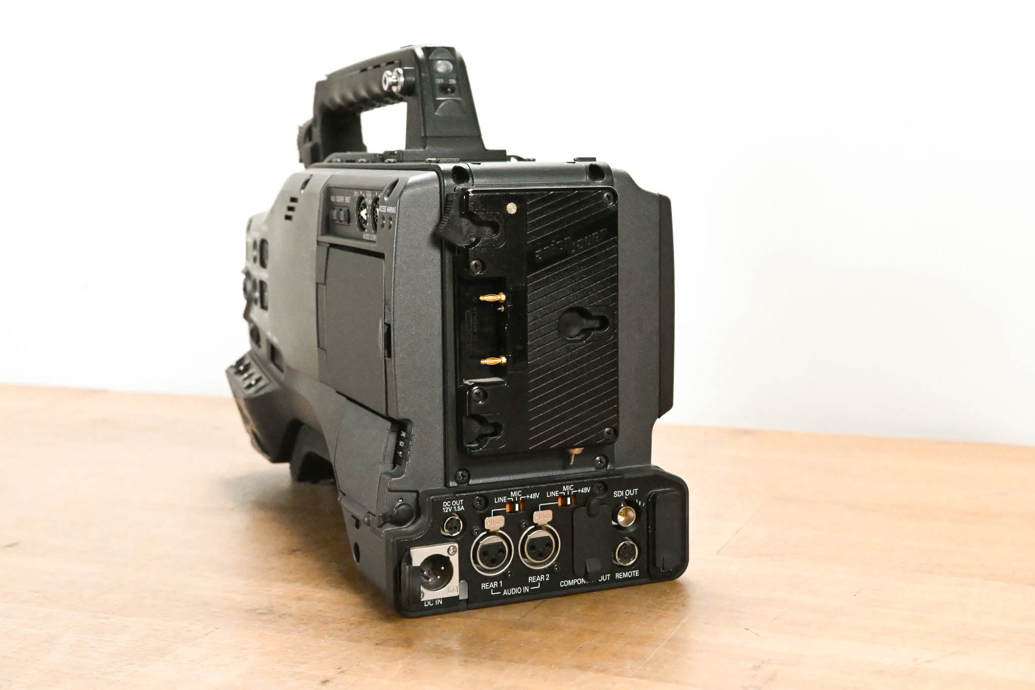 Panasonic AG-HPX500P 2/3" Shoulder-Mounted P2HD Camcorder