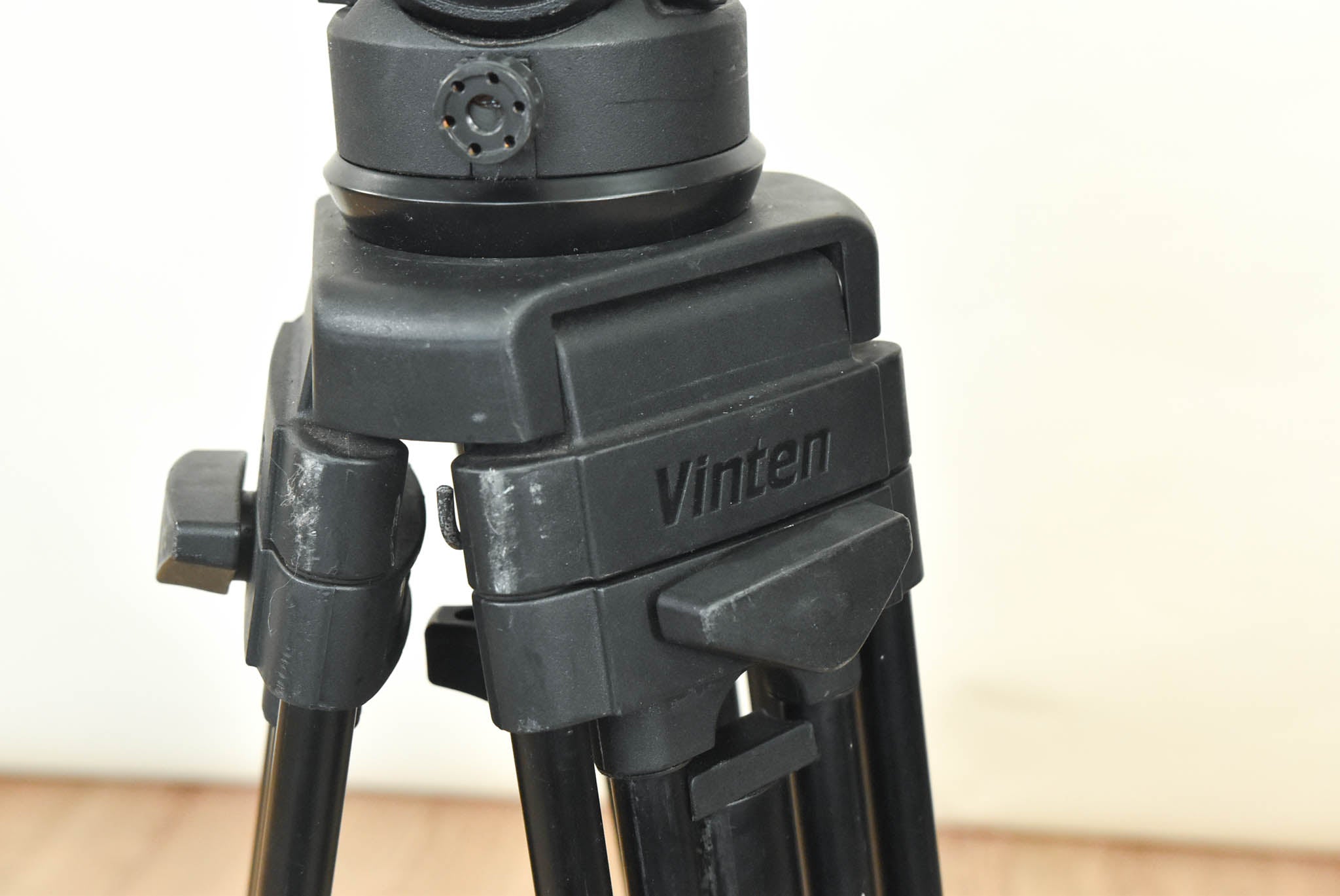 Cartoni ALFA II Fluid Head with Vinten Aluminum Tripod