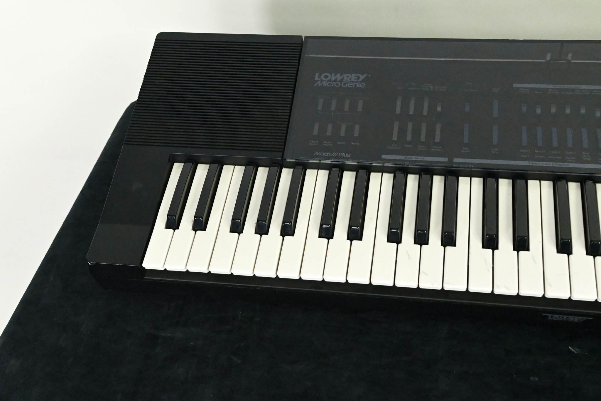 Lowrey V-120 Micro Genie 61-Key Portable Organ / Keyboard (NO PSU)