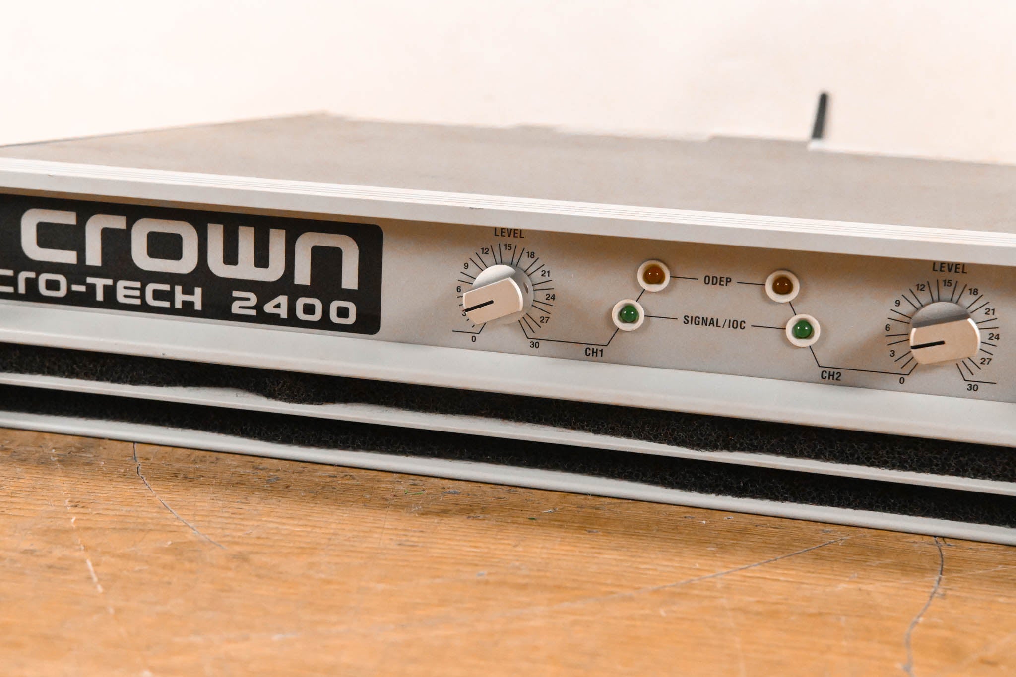 Crown Macro-Tech 2400 2-Channel Power Amplifier