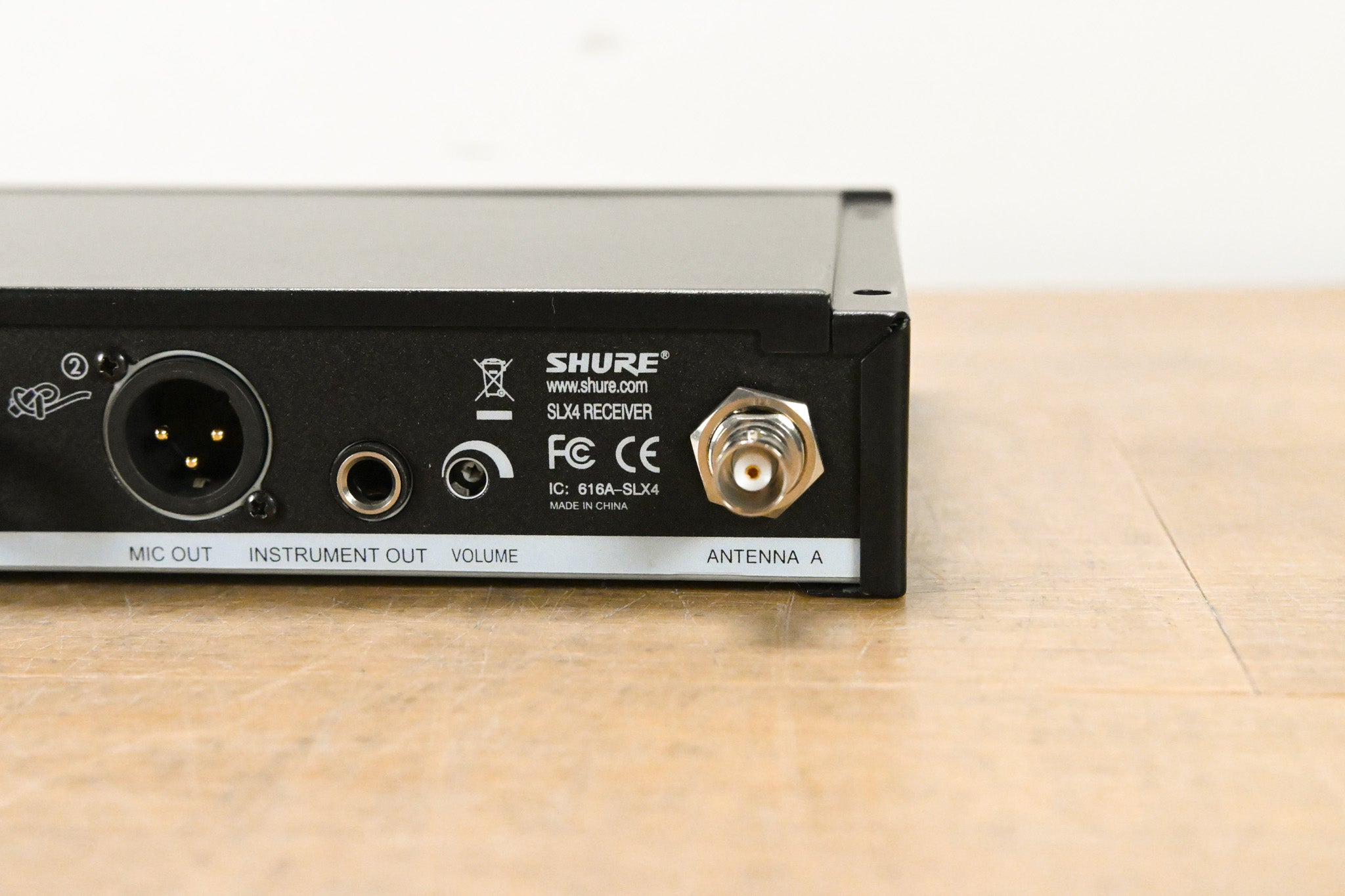 Shure SLX4 Wireless Receiver - G4 Band: 470-494 MHz (NO POWER SUPPLY)