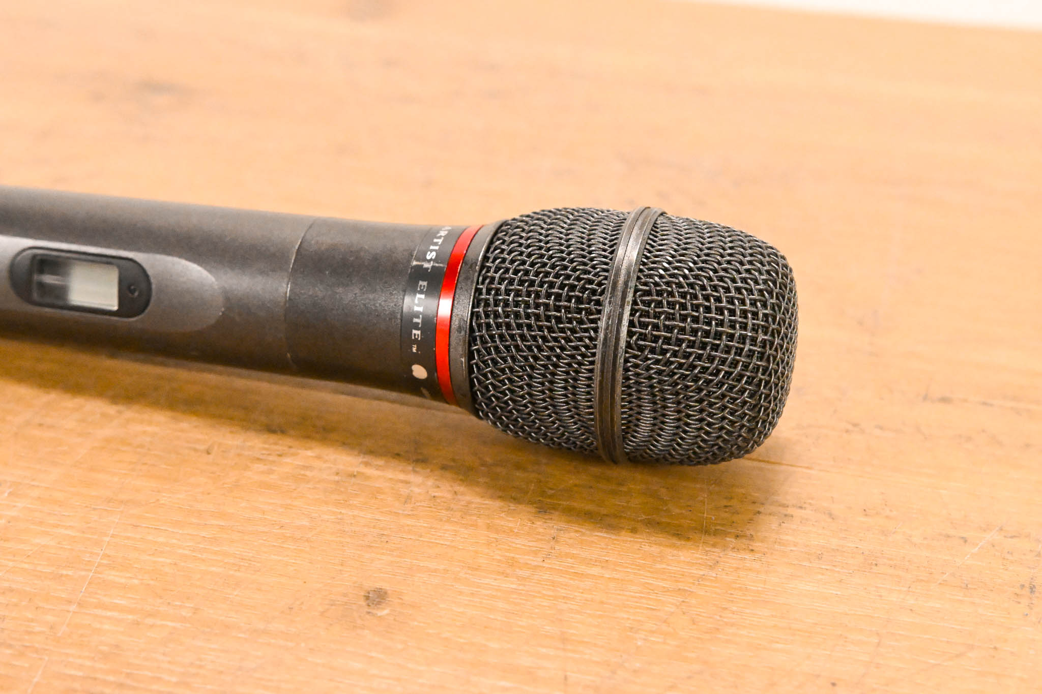Audio-Technica ATW-R3100bC Receiver w/AEW-T4100 Mic: 541-566MHz (NO PSU)