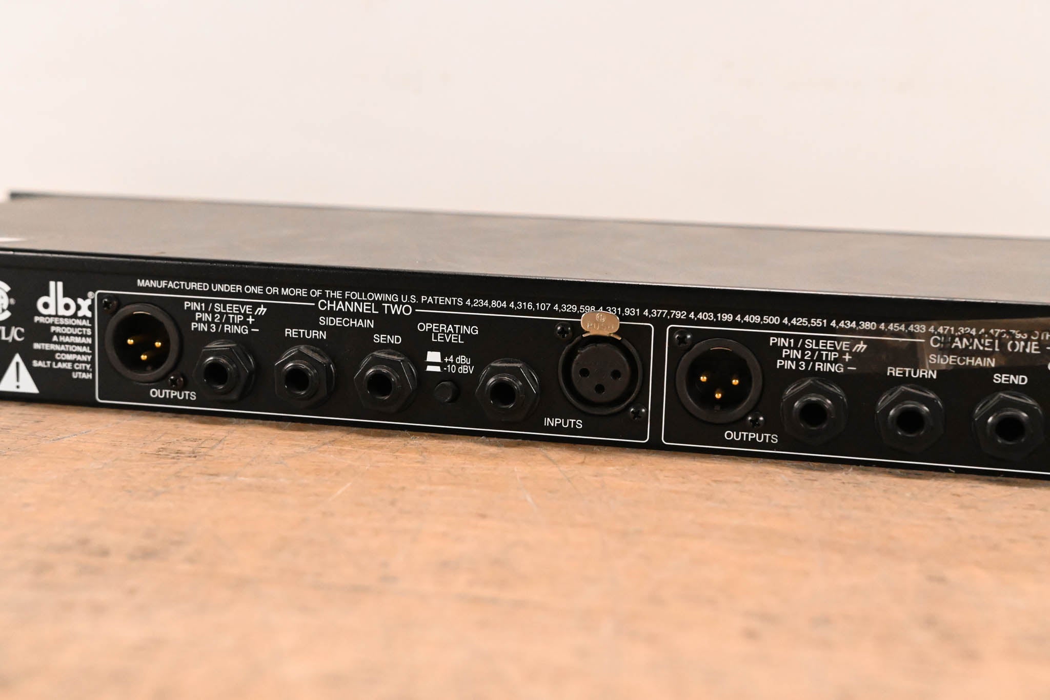 dbx 1066 2-Channel Compressor/Limiter/Gate