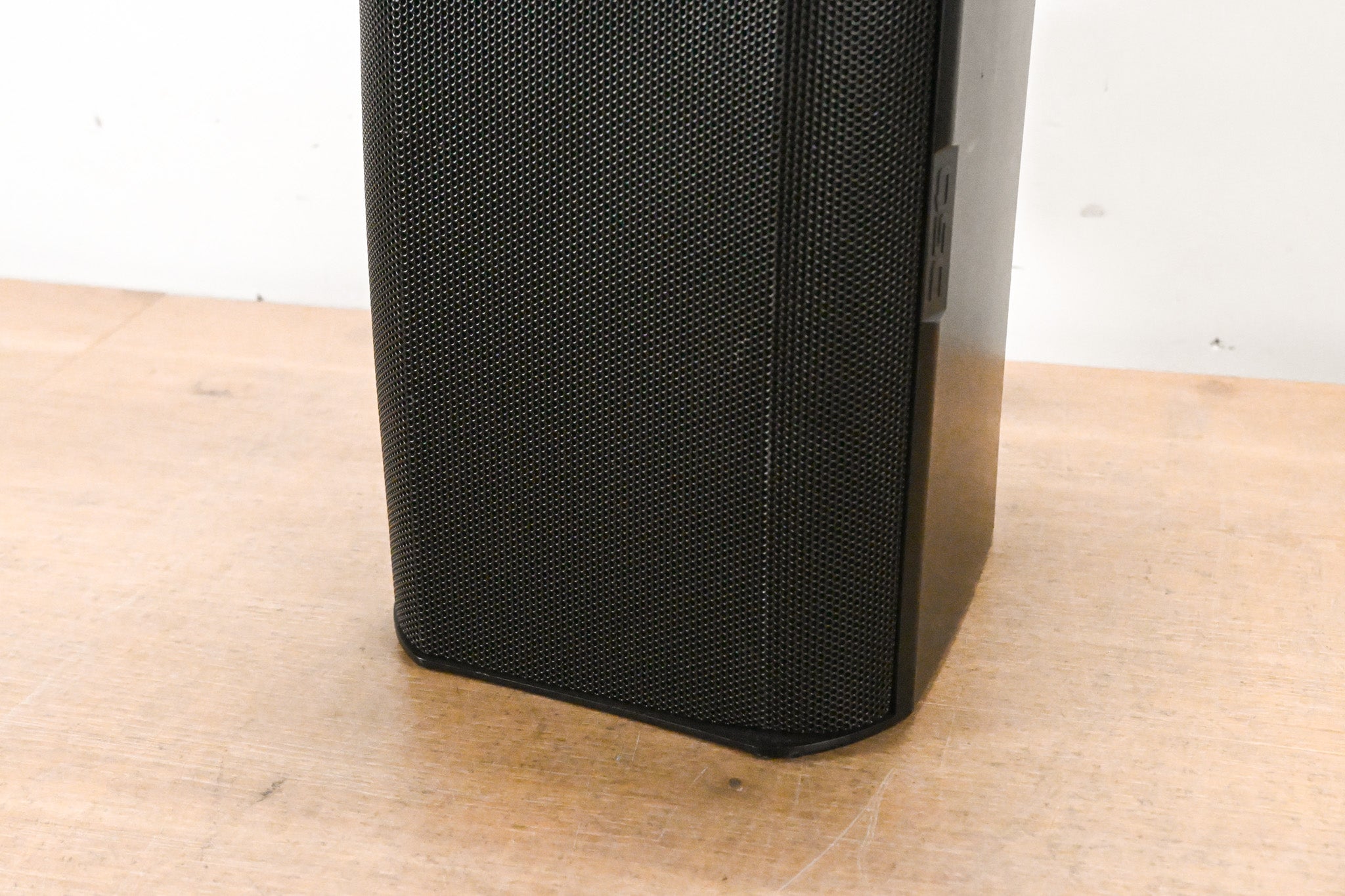 QSC AD-S6T AcousticDesign Series 6.5" 2-Way 150W Loudspeaker