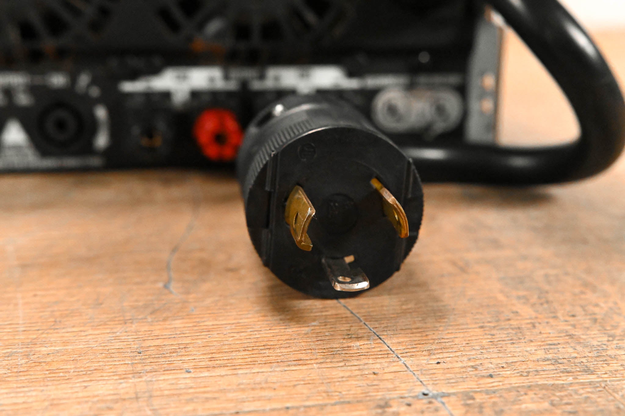 QSC PowerLight 9.0 PFC Power Factor Corrected 2-Channel Power Amplifier