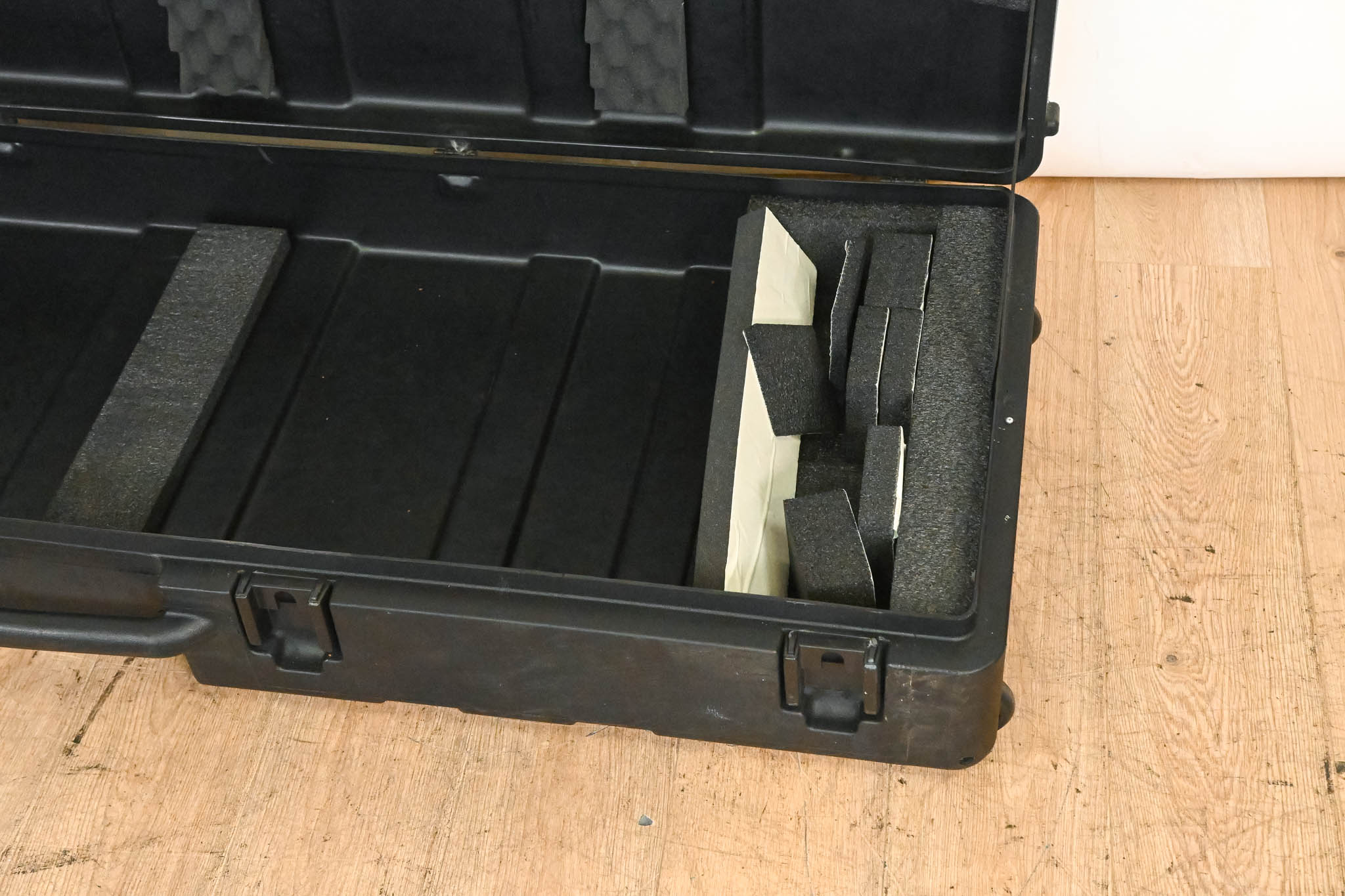 SKB Universal 88-Key Keyboard Case with Wheels