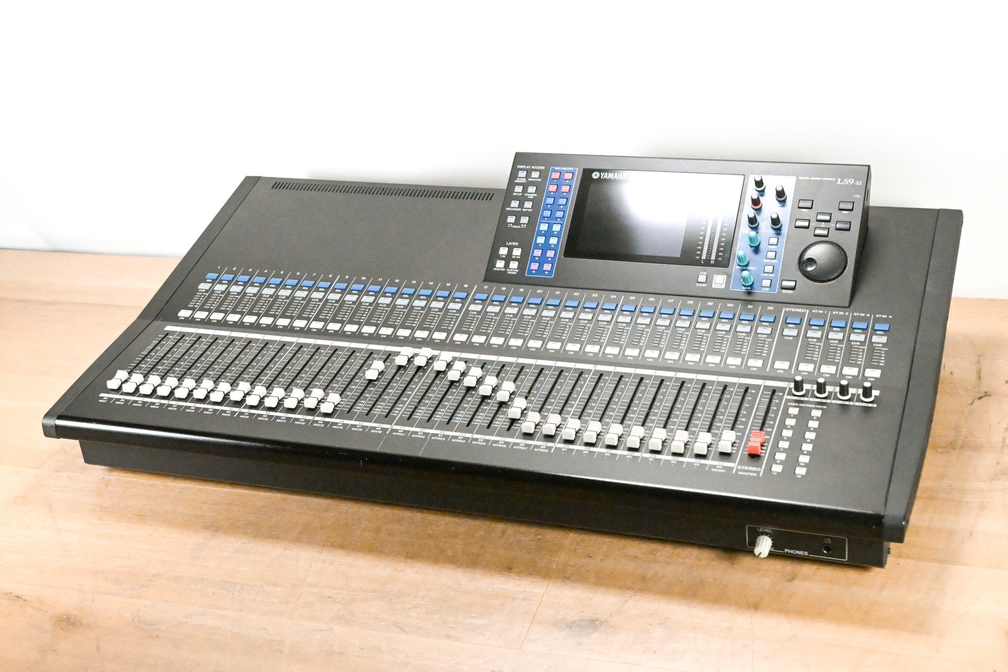 Yamaha LS9-32 32-Input Digital Mixing Console