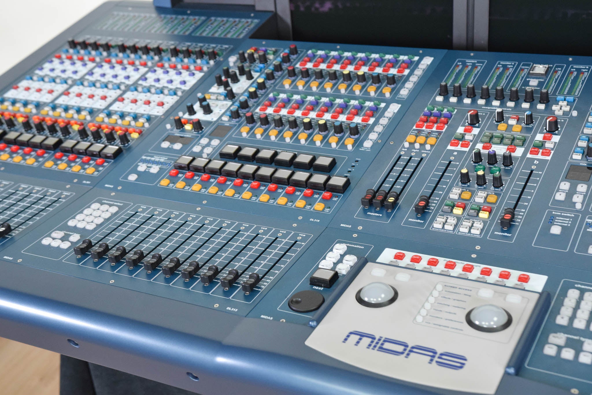 Midas PRO9 Live Audio Mixing System with DL371 Engine