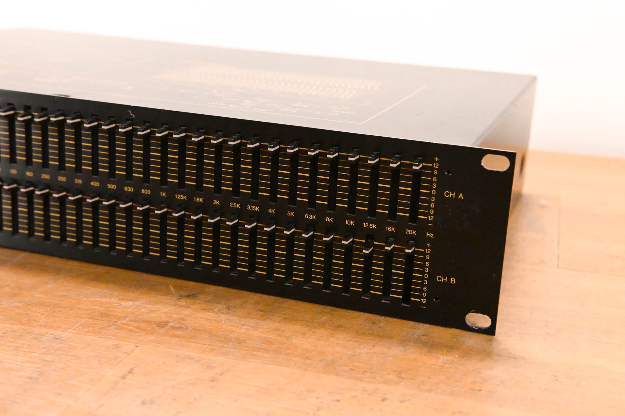 Yamaha Q2031A 2-Channel 31-Band Graphic Equalizer