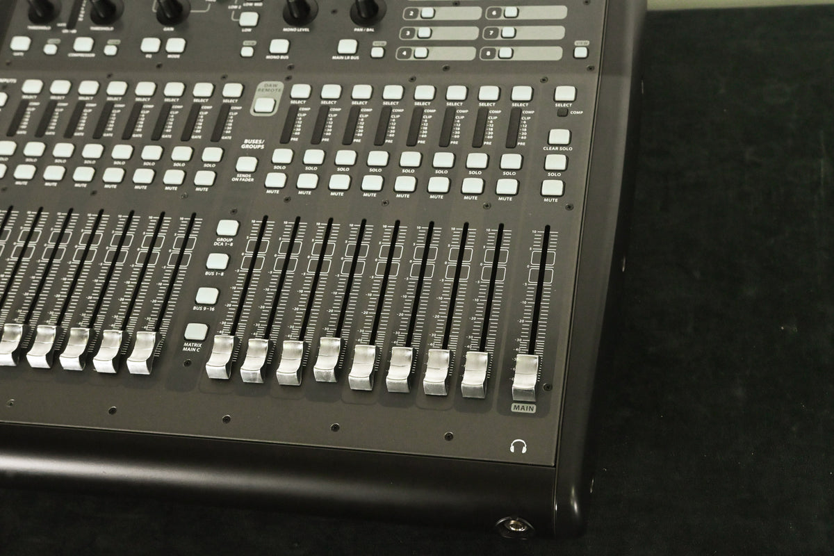 Behringer X32 Producer 40-Channel Rack-Mountable Digital Mixing Console