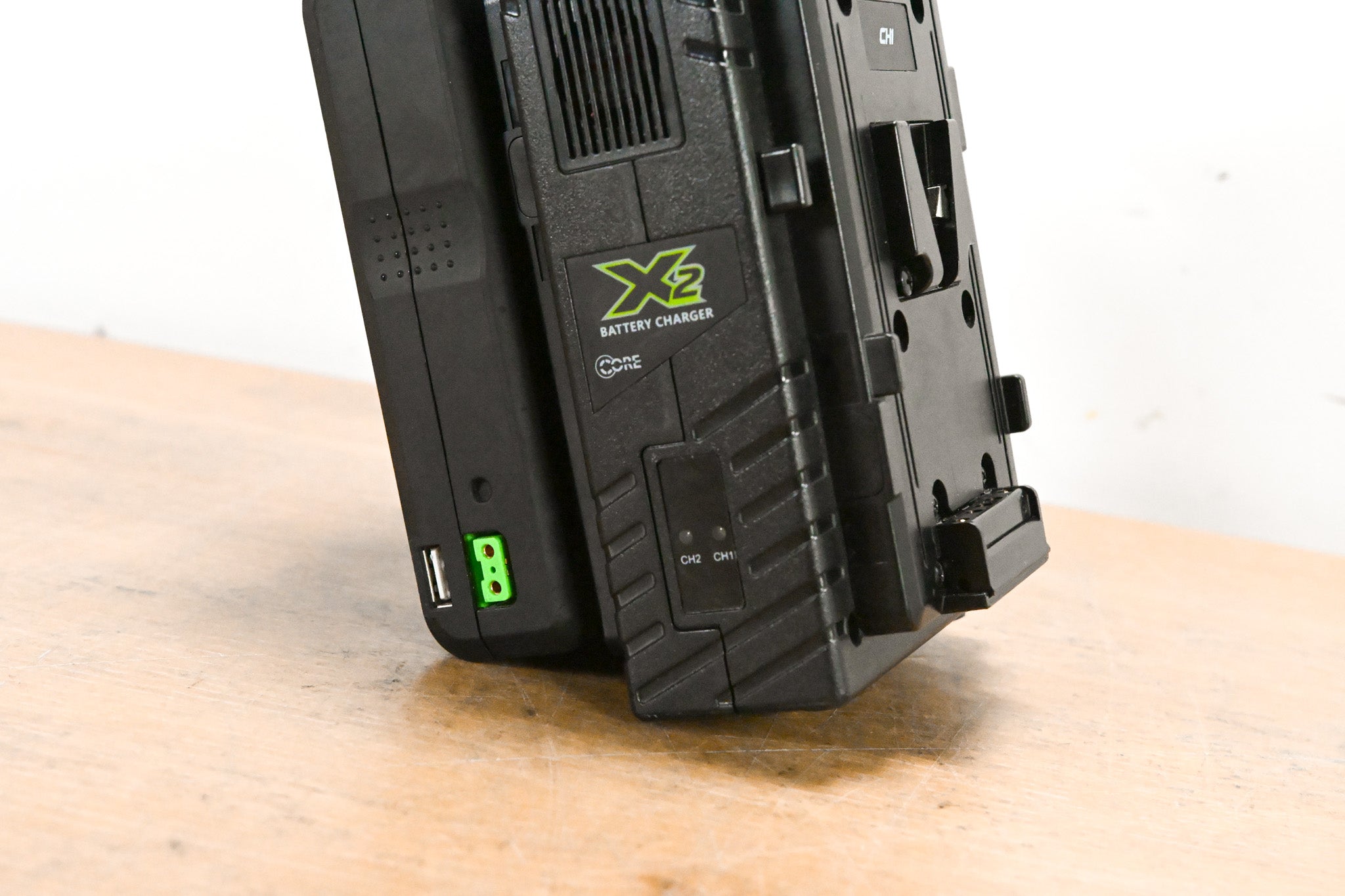 Core SWX GP-X2S Simultaneous Dual V-Mount Charger w/ one Battery