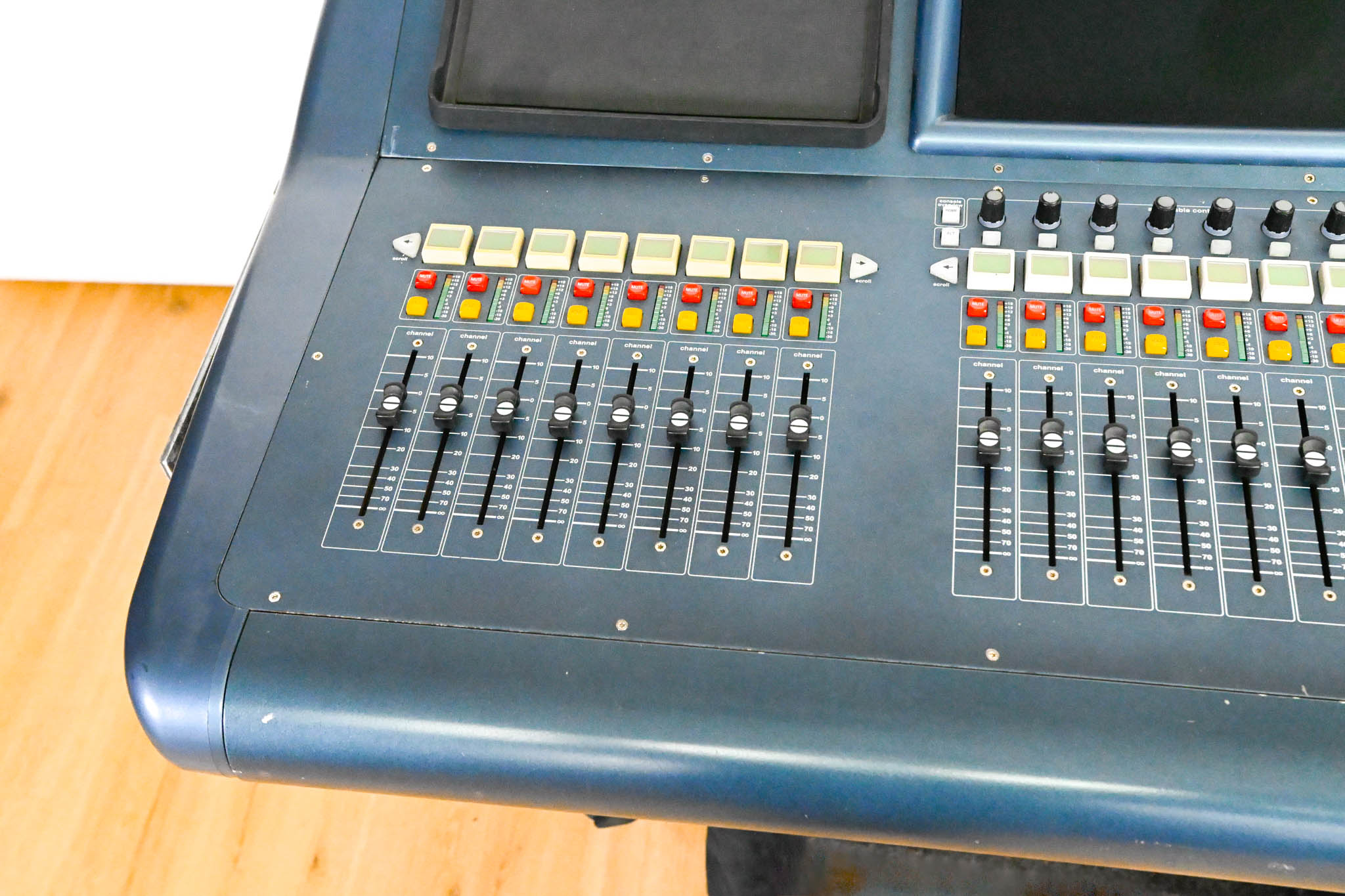Midas PRO2 Live Digital Audio Mixing Console with Flight Case