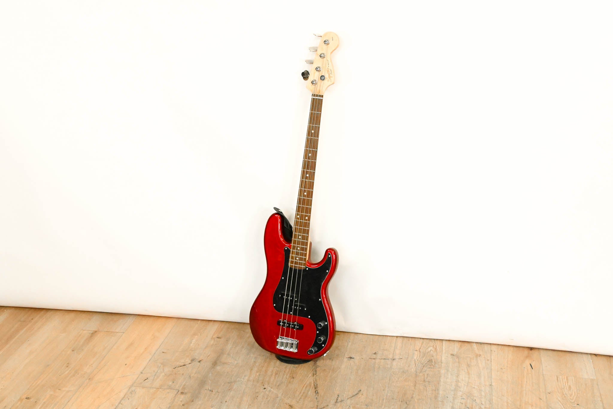 Squier Affinity Series Precision Bass PJ Metallic Red