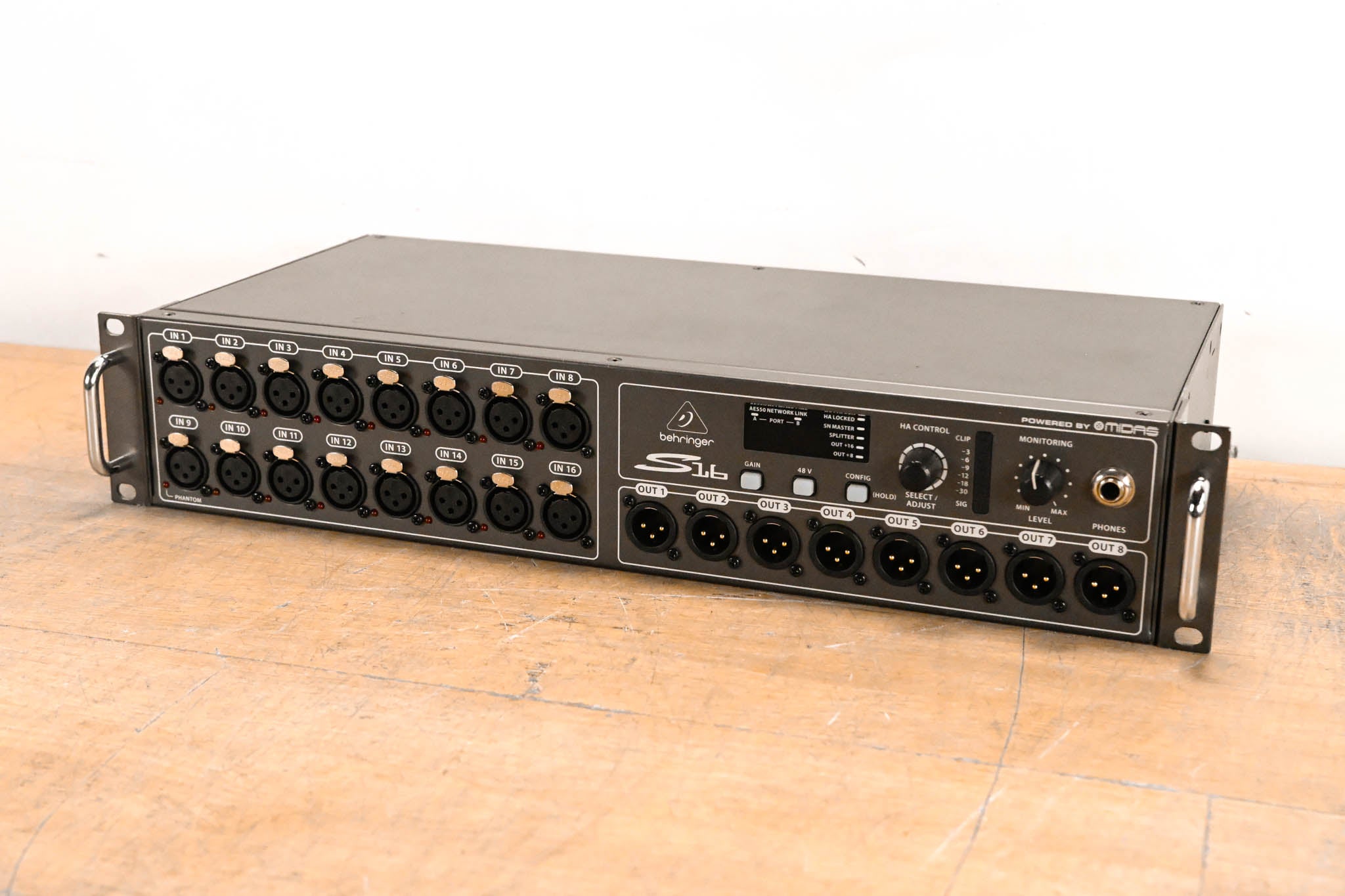 Behringer S16 16 x 8 Digital Stage Box CG01X1F Behringer S16 16 x 8 Digital Stage Box CG01X1F