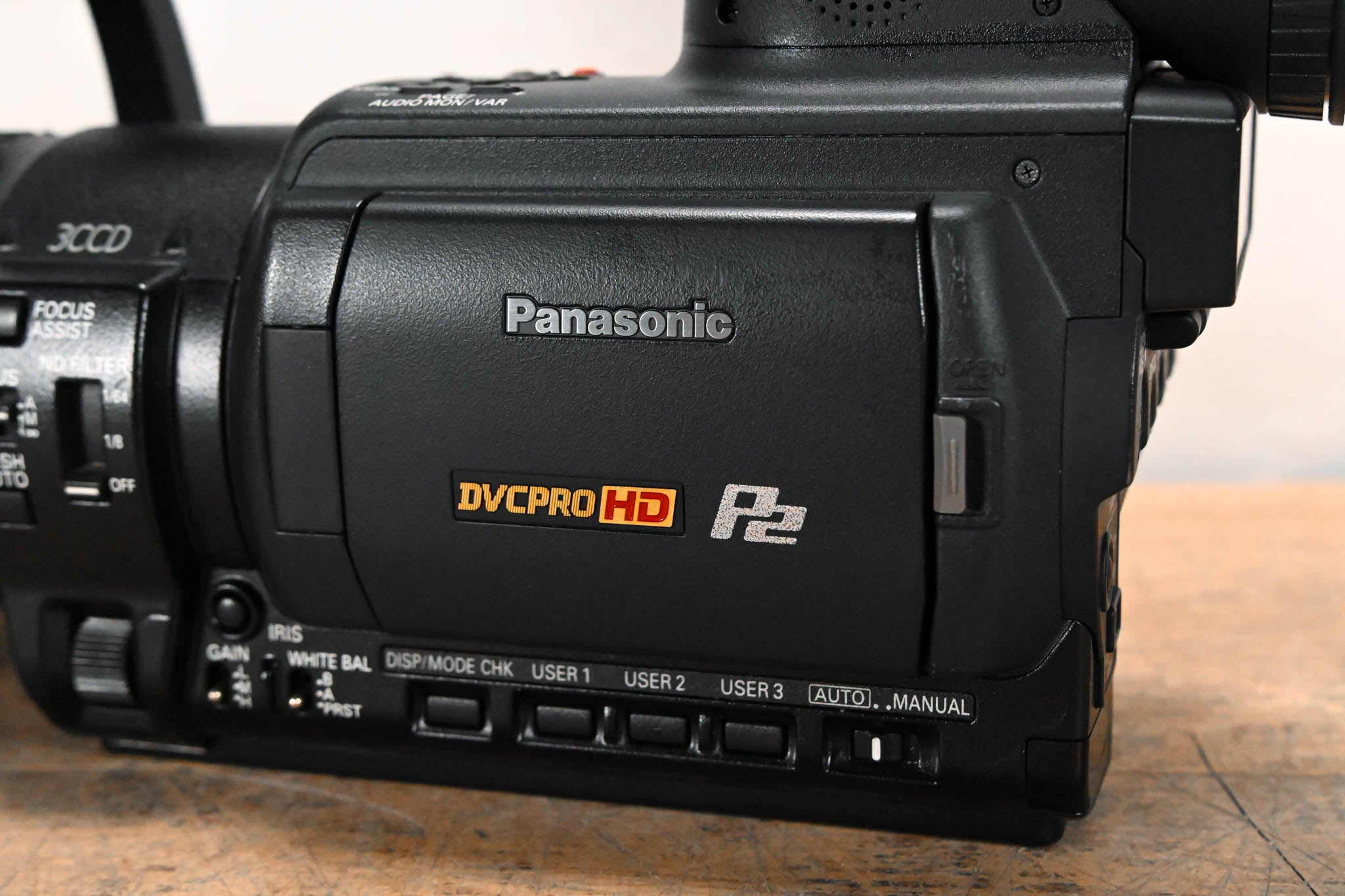 Panasonic AG-HVX200AP 3-CCD P2/DVCPRO HD Camcorder
