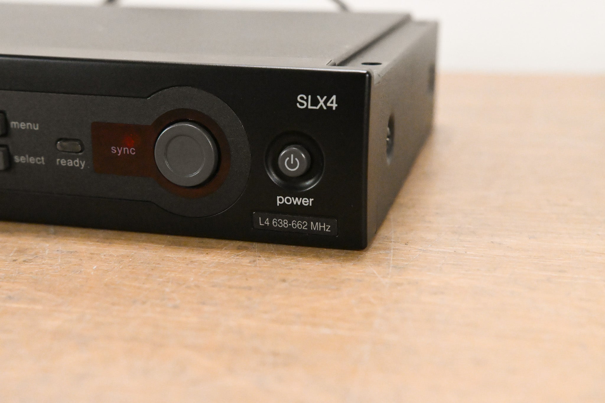 Shure SLX4 Wireless Receiver - L4 Band: 638-662 MHz (NO POWER SUPPLY)