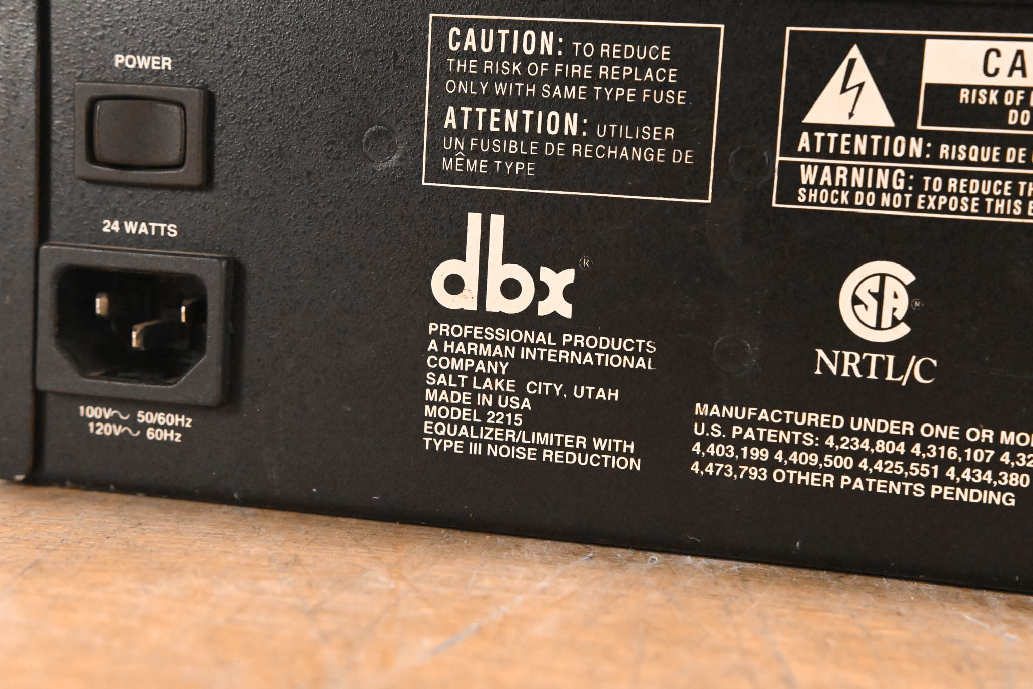 dbx 2215 Dual-Channel 15-Band Graphic Equalizer/Limiter w/ Type III NR