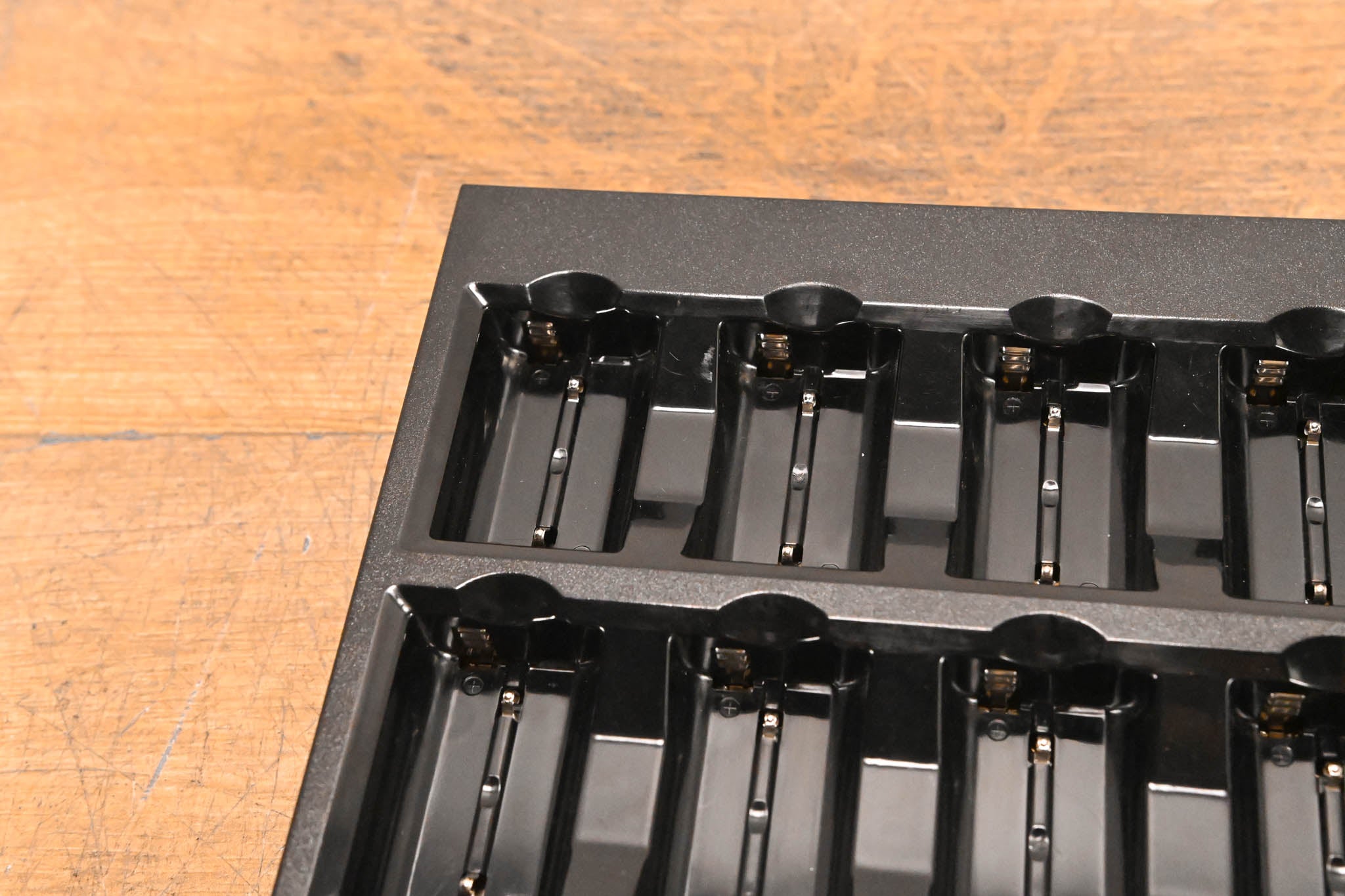 Shure SBC800 Eight-Bay Battery Charger for SB900B Batteries