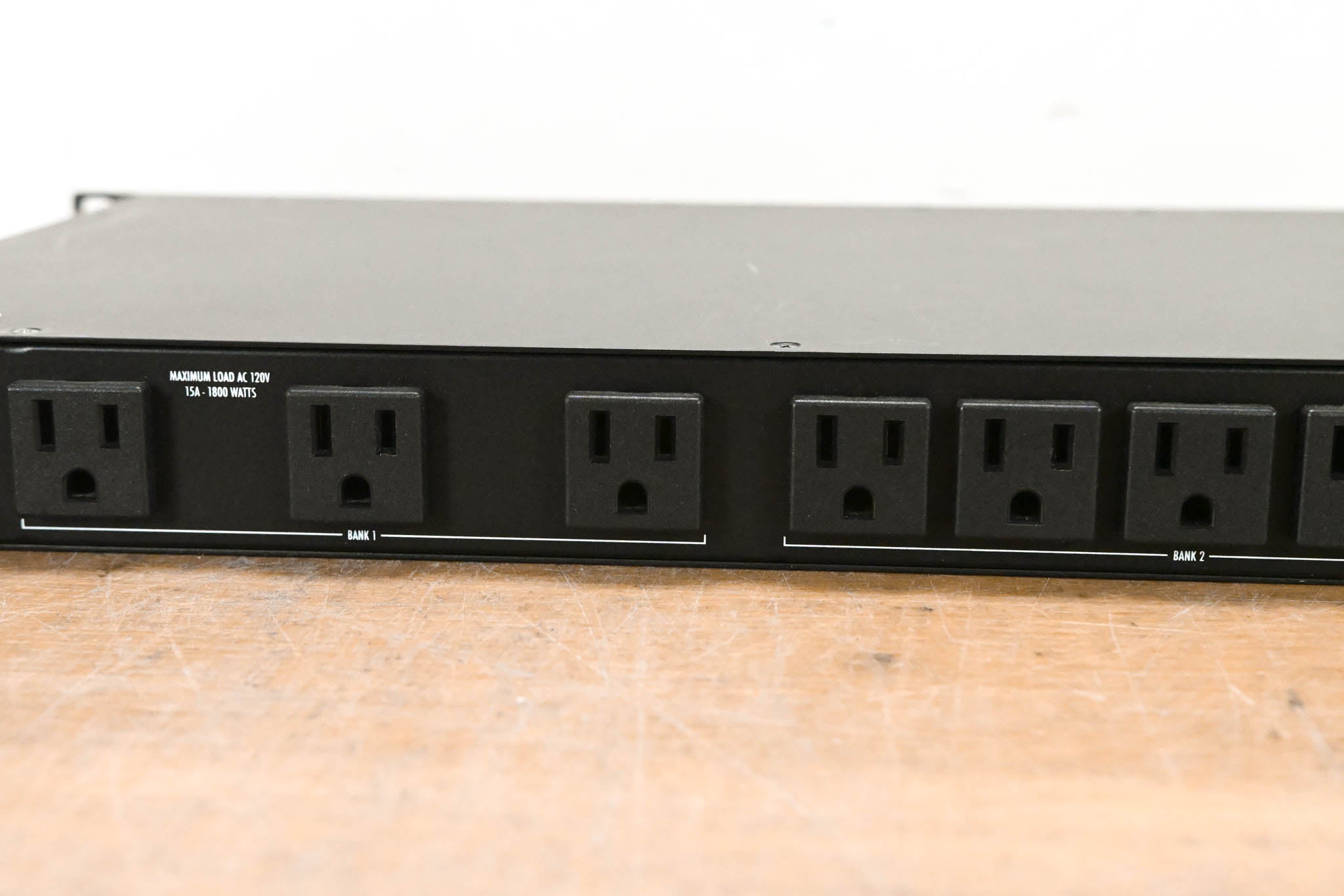 Furman PL-8C 15A Classic Series Power Conditioner with Lights